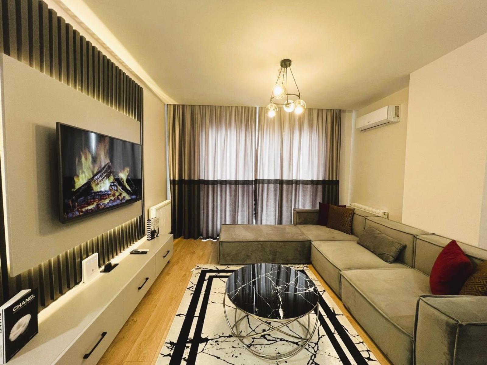 One-Bedroom Apartment photo 1