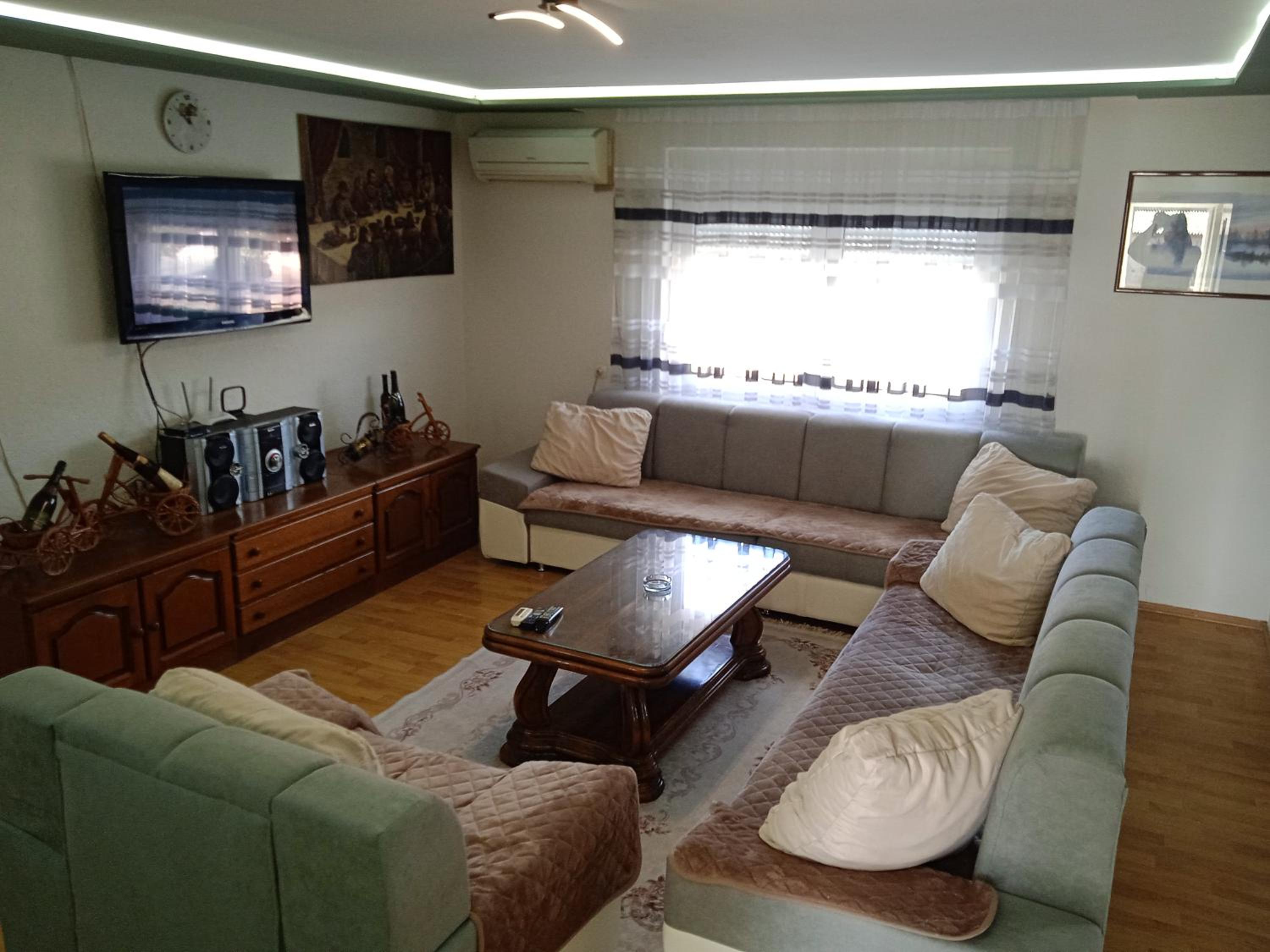 Apartment photo 1