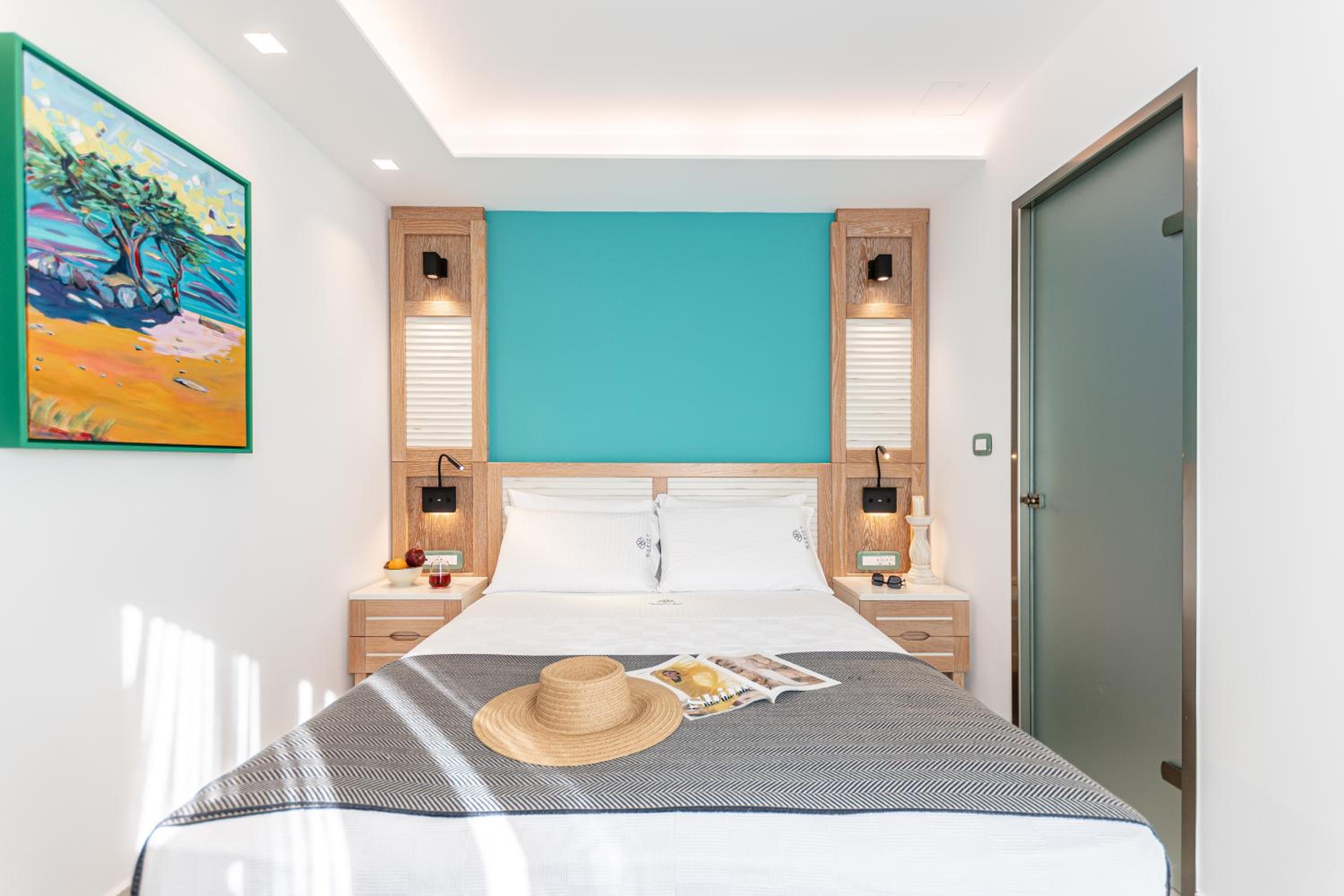 Deluxe Suite with Sea View photo 2