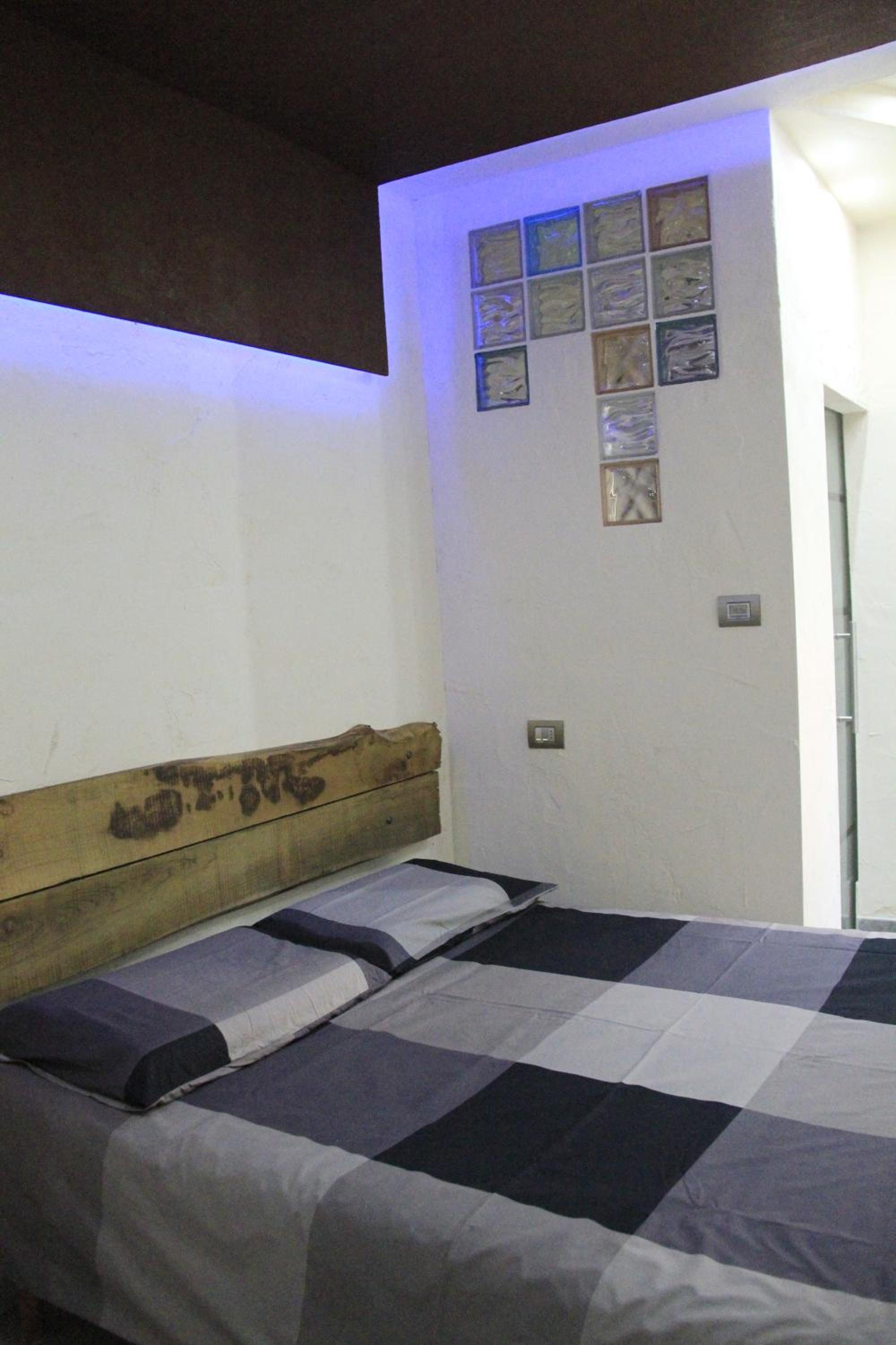 Double Room with Private Bathroom - Photo 8