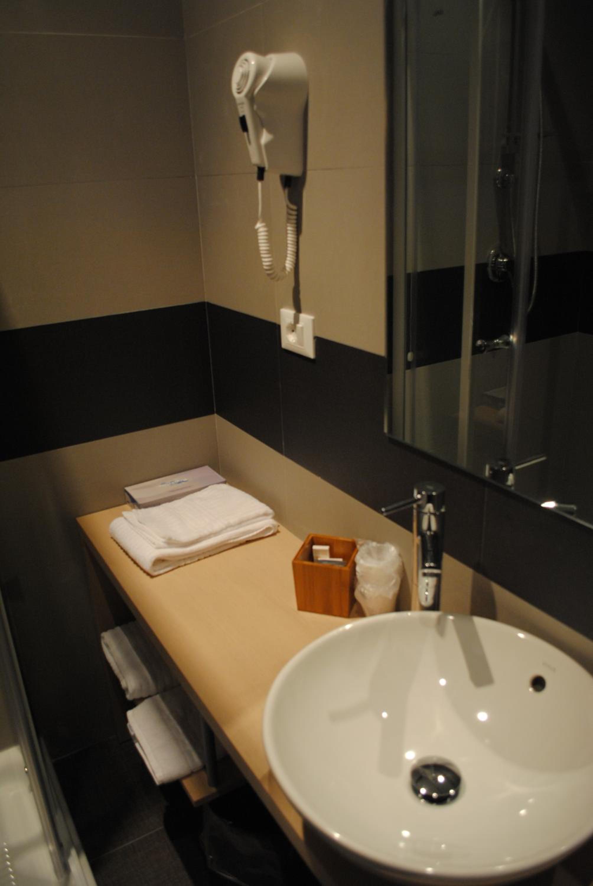 Single Room with Bathroom photo 3