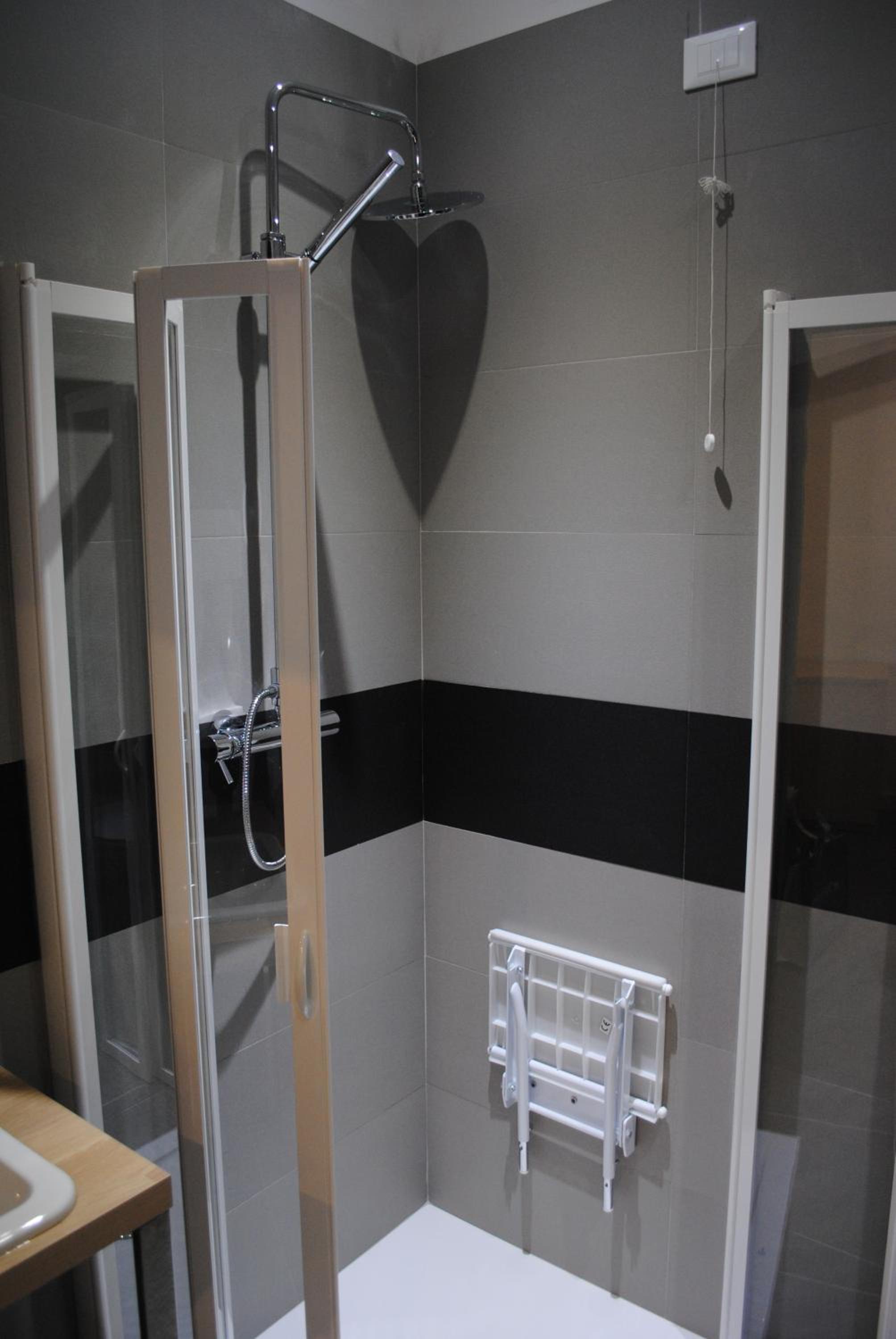 Quadruple Room - Disability Access - Photo 7