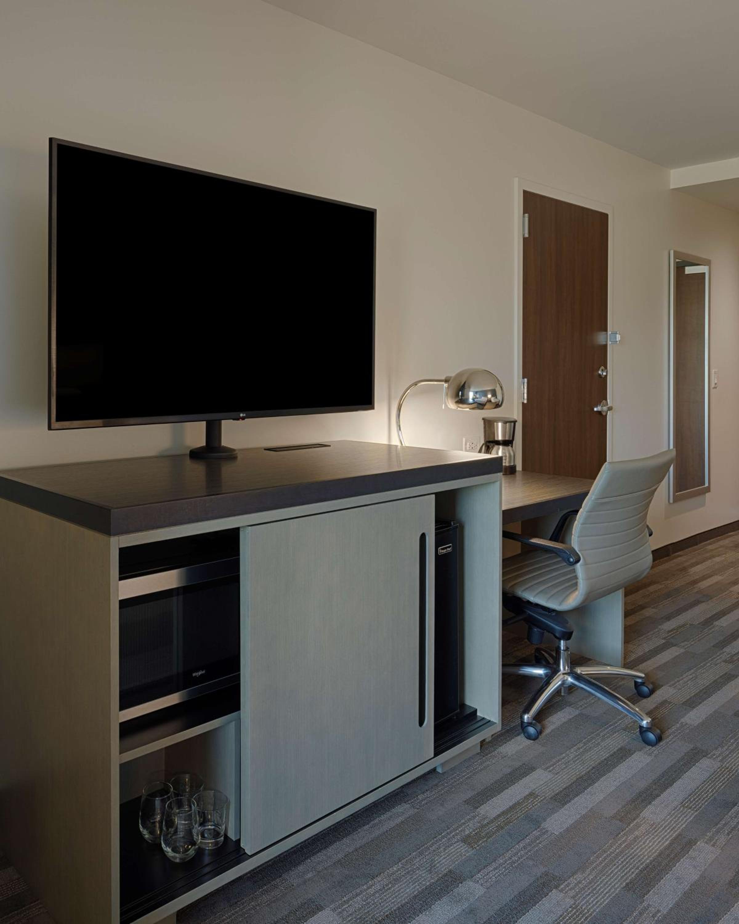 Den Guestroom with Two Queen Beds - Photo 2