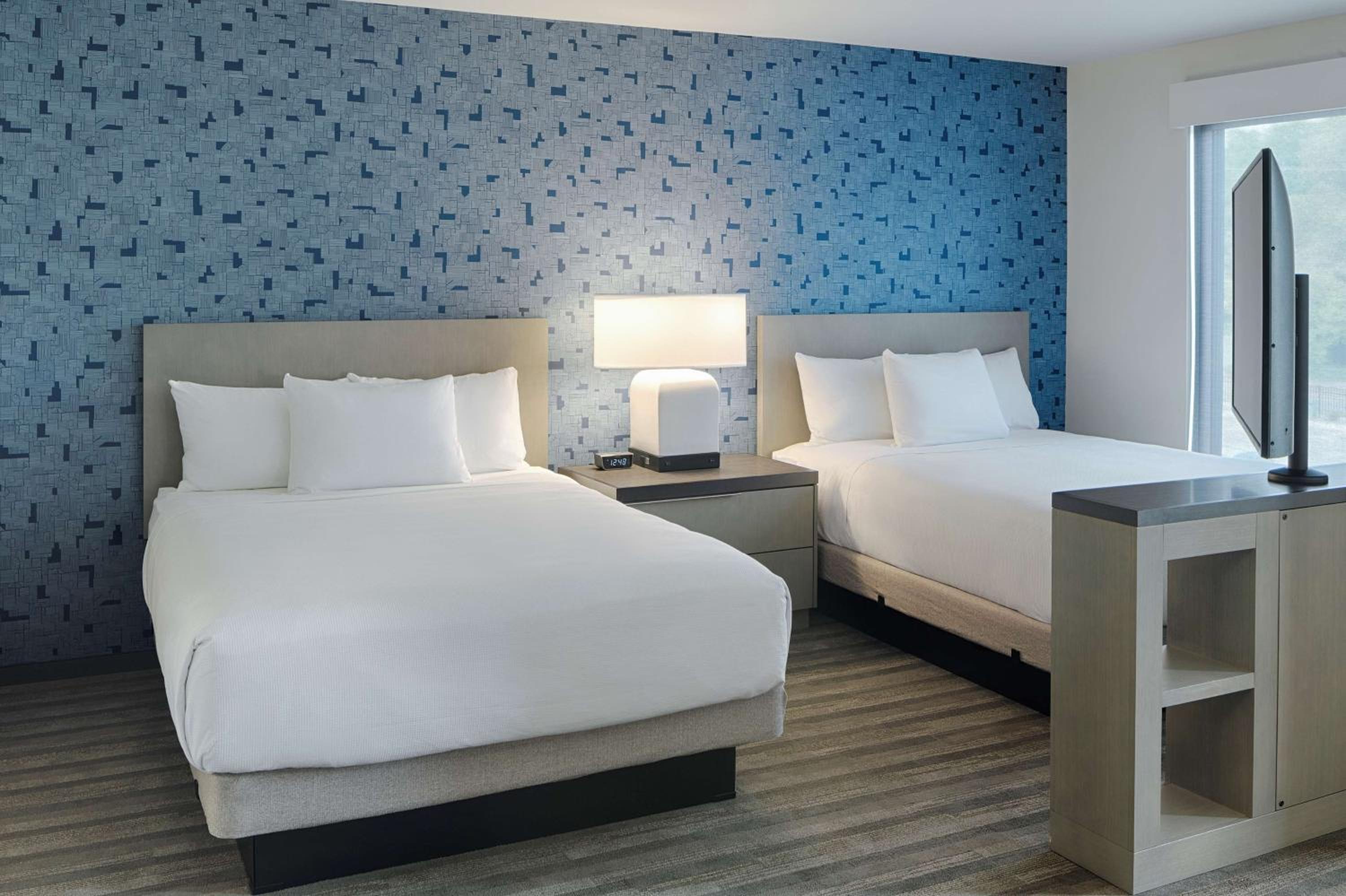 Studio Suite with Two Queen Beds, Sofa Bed and Kitchen - Photo 7