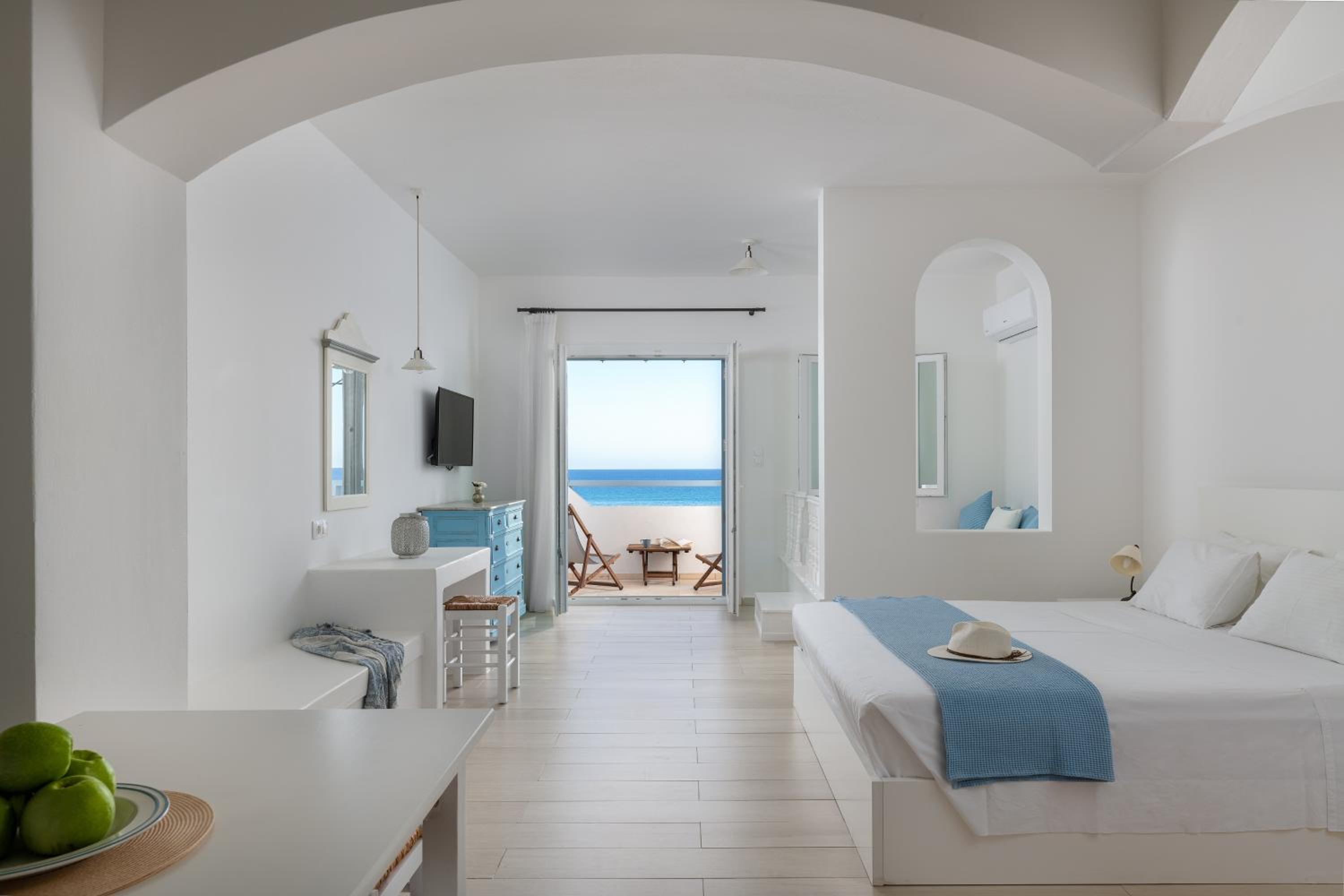 Aegean Luxury Suites with sea view