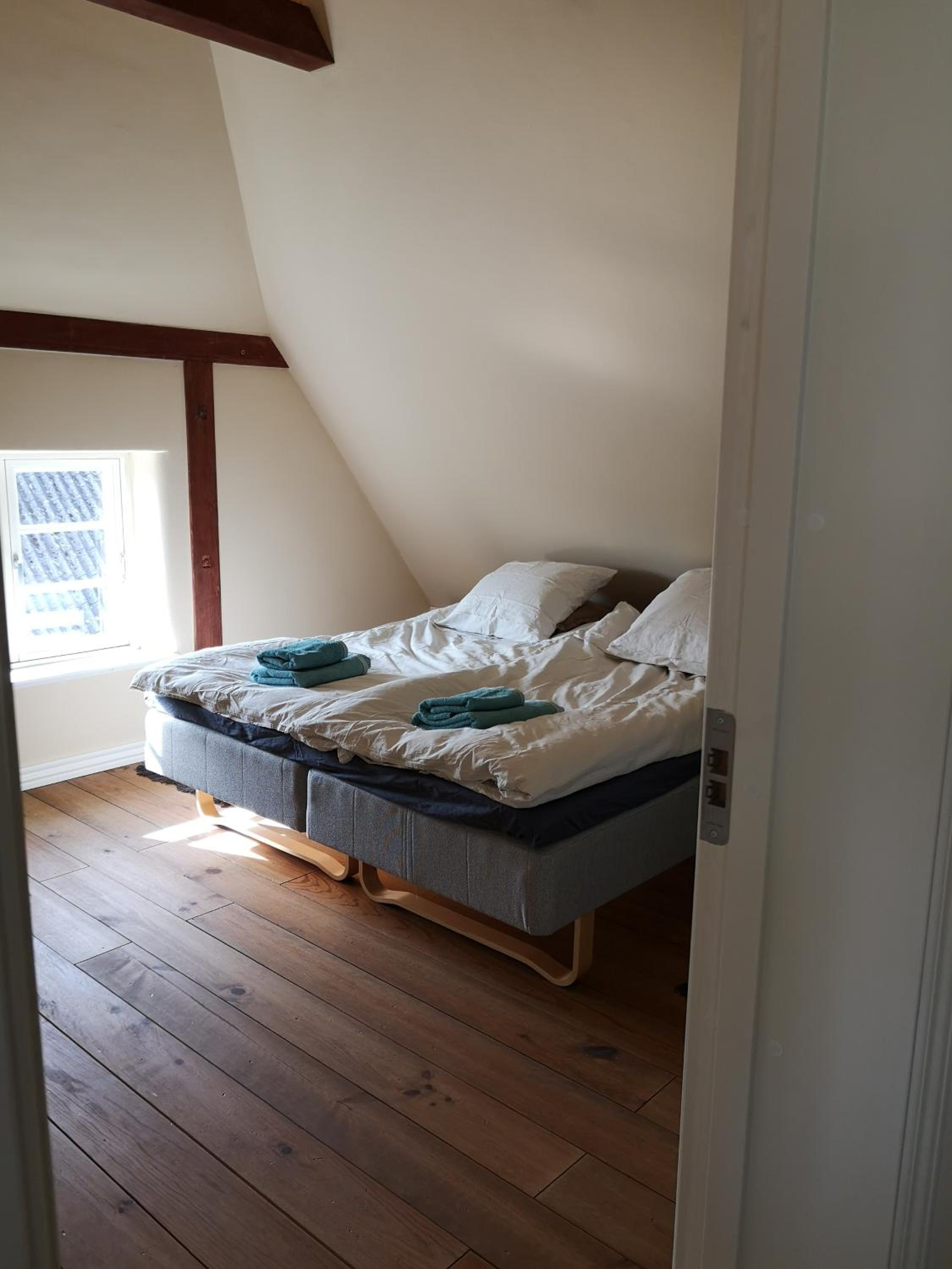 Double or Twin Room with Bathroom - Photo 5