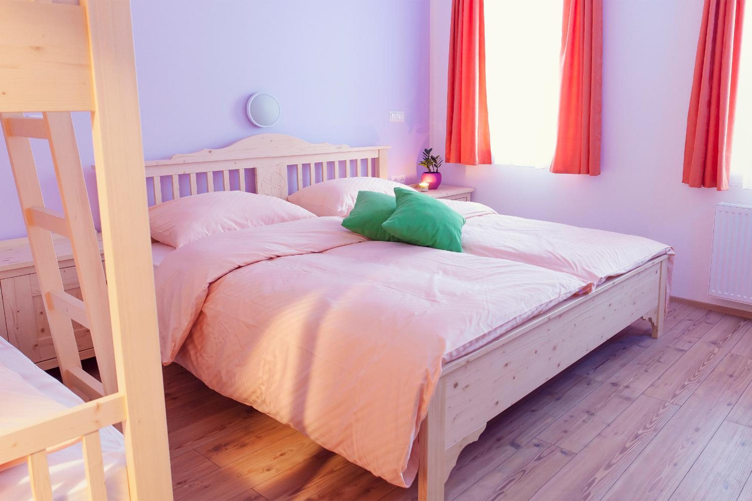 Standard Family Room - Photo 6