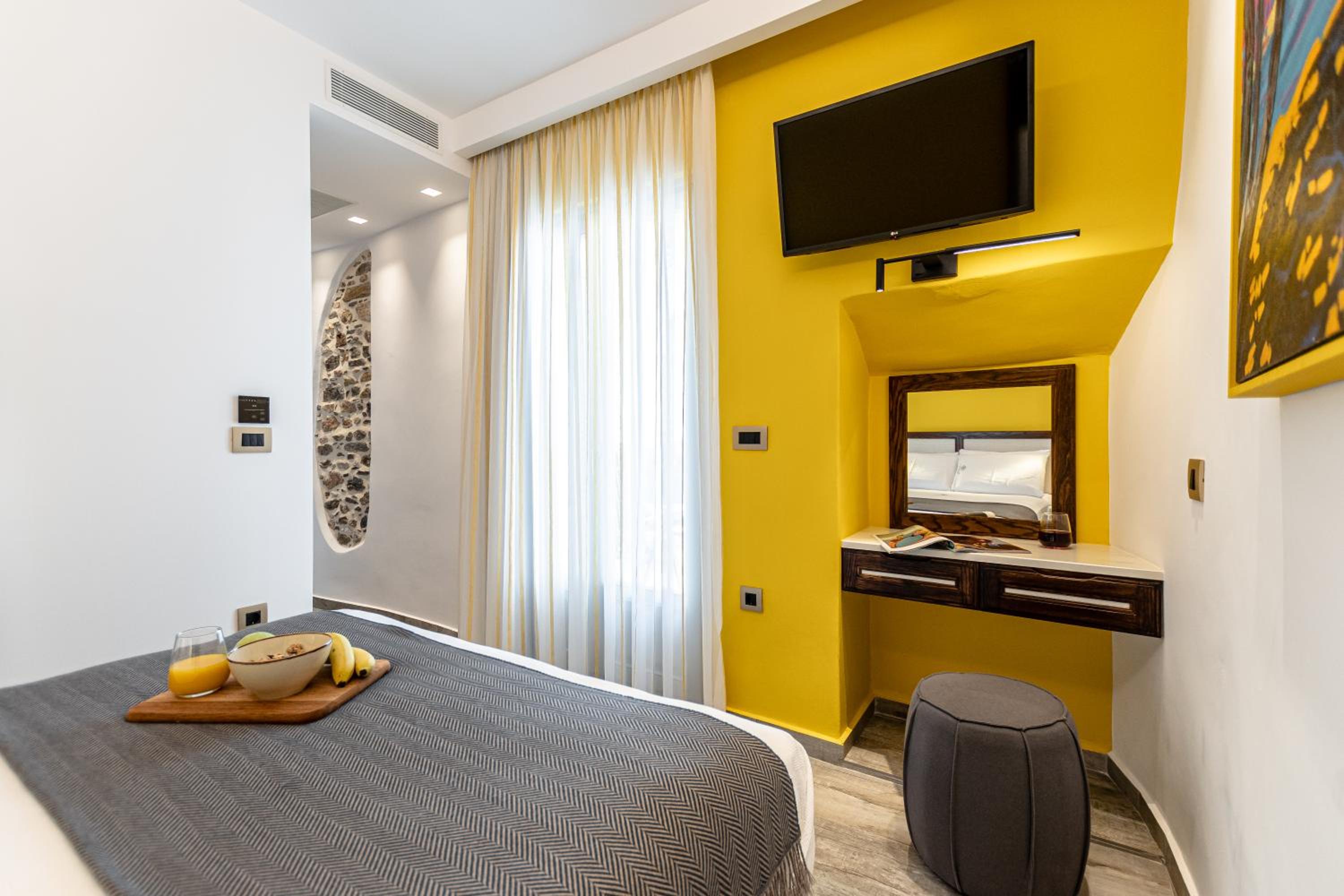 Deluxe Suite with Sea View photo 2