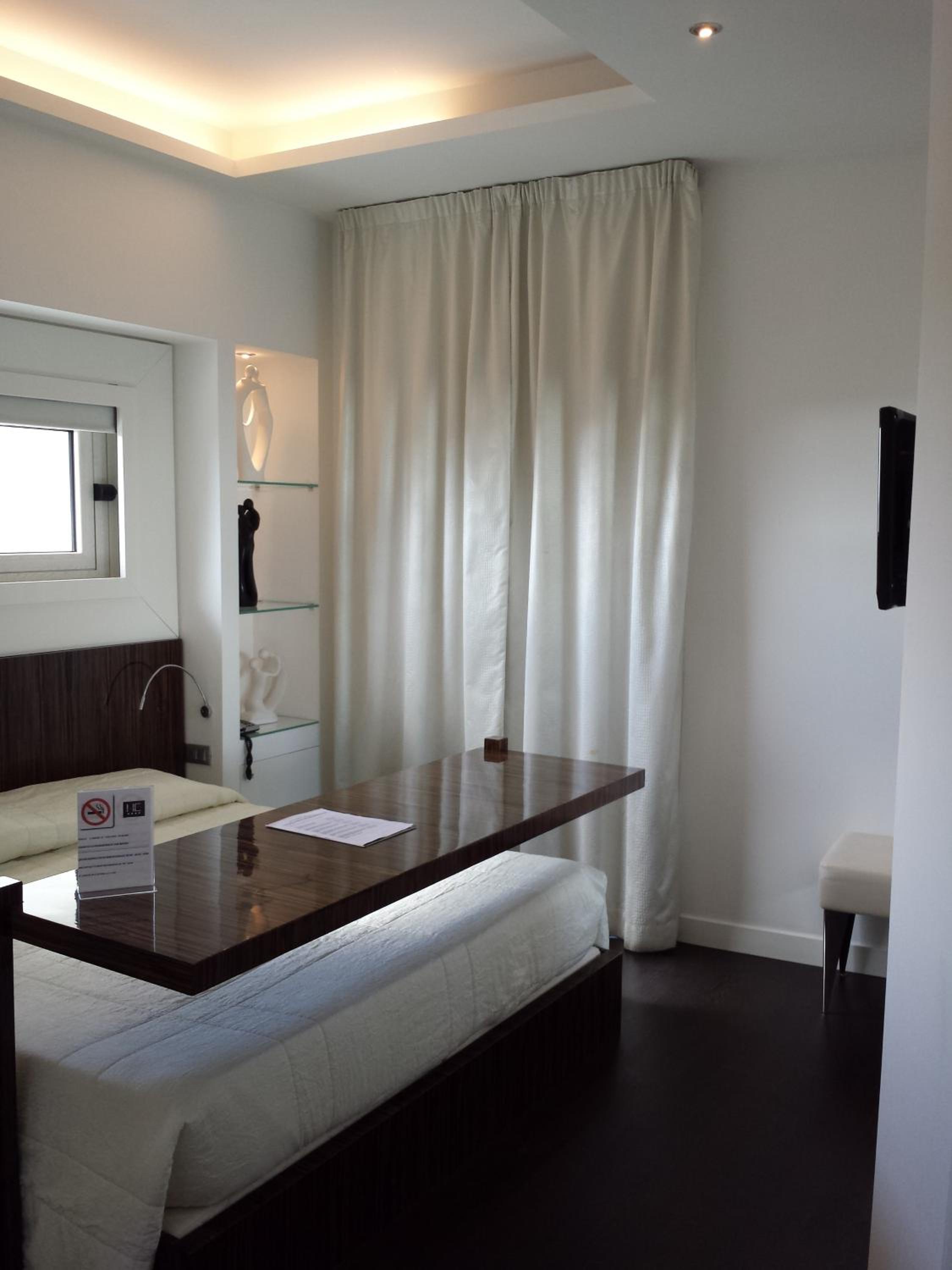 Double Room - Photo 14