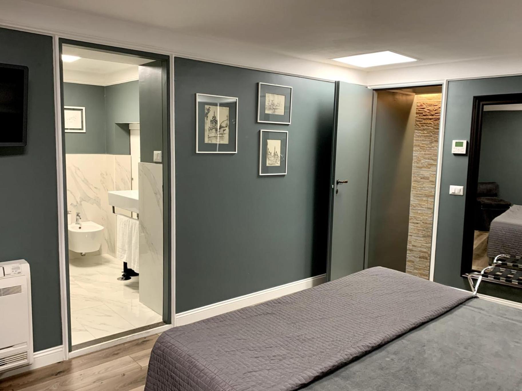 Luxury One-Bedroom  Apartment  photo 2