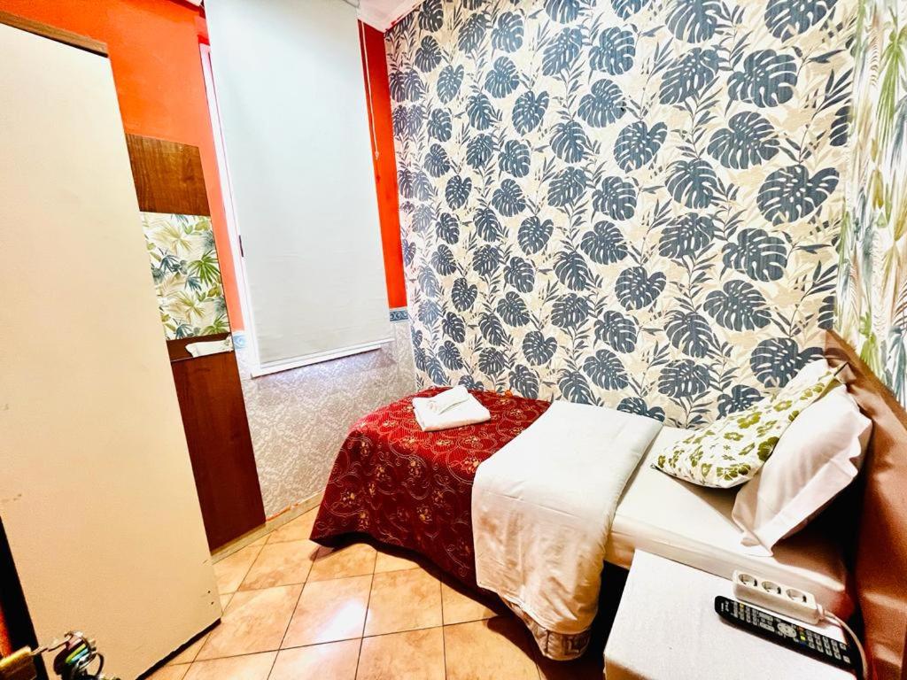 Standard Single Room with Shared Bathroom photo 2