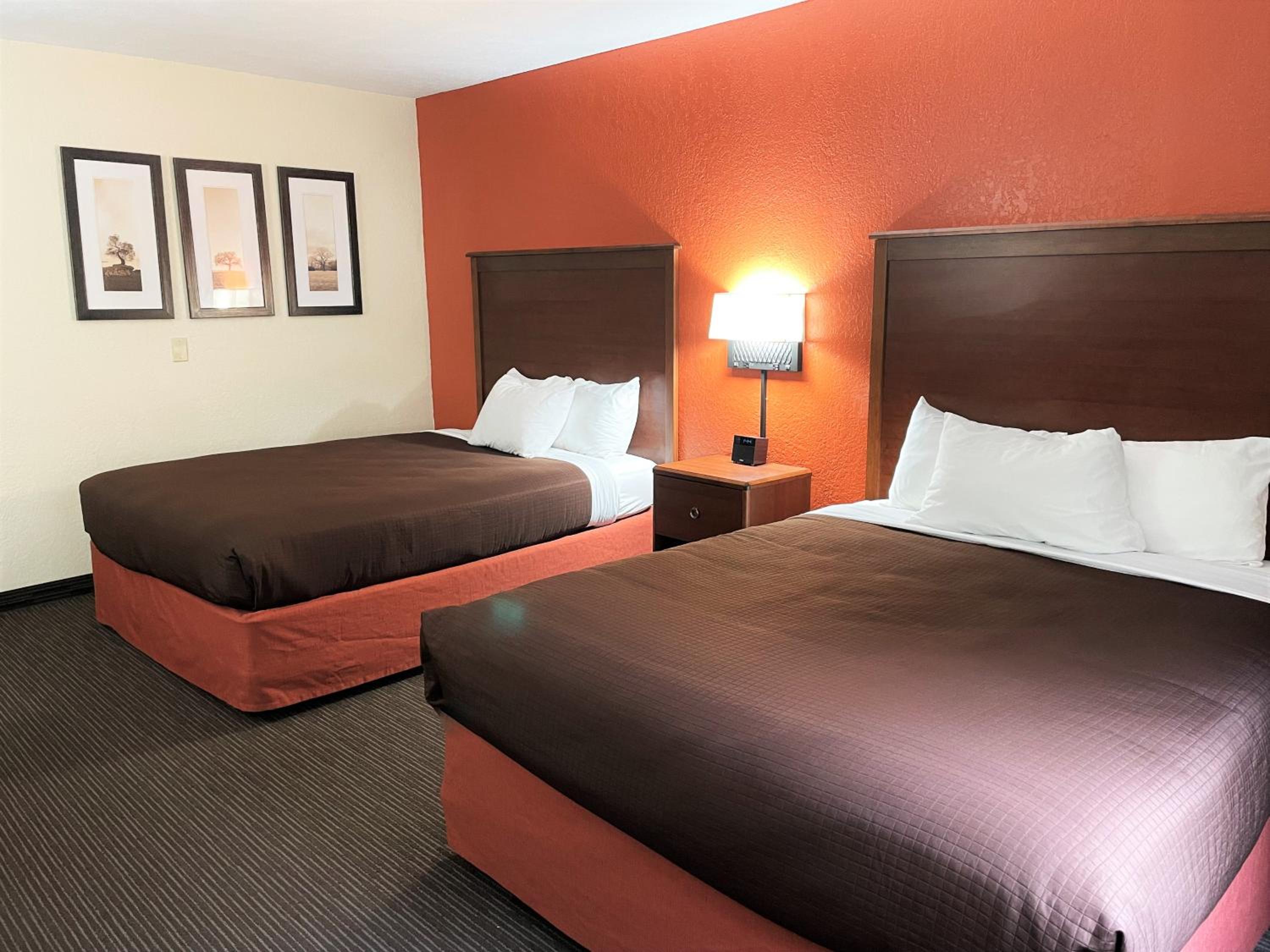 Queen Room with Two Queen Beds - Non-Smoking - Photo 1