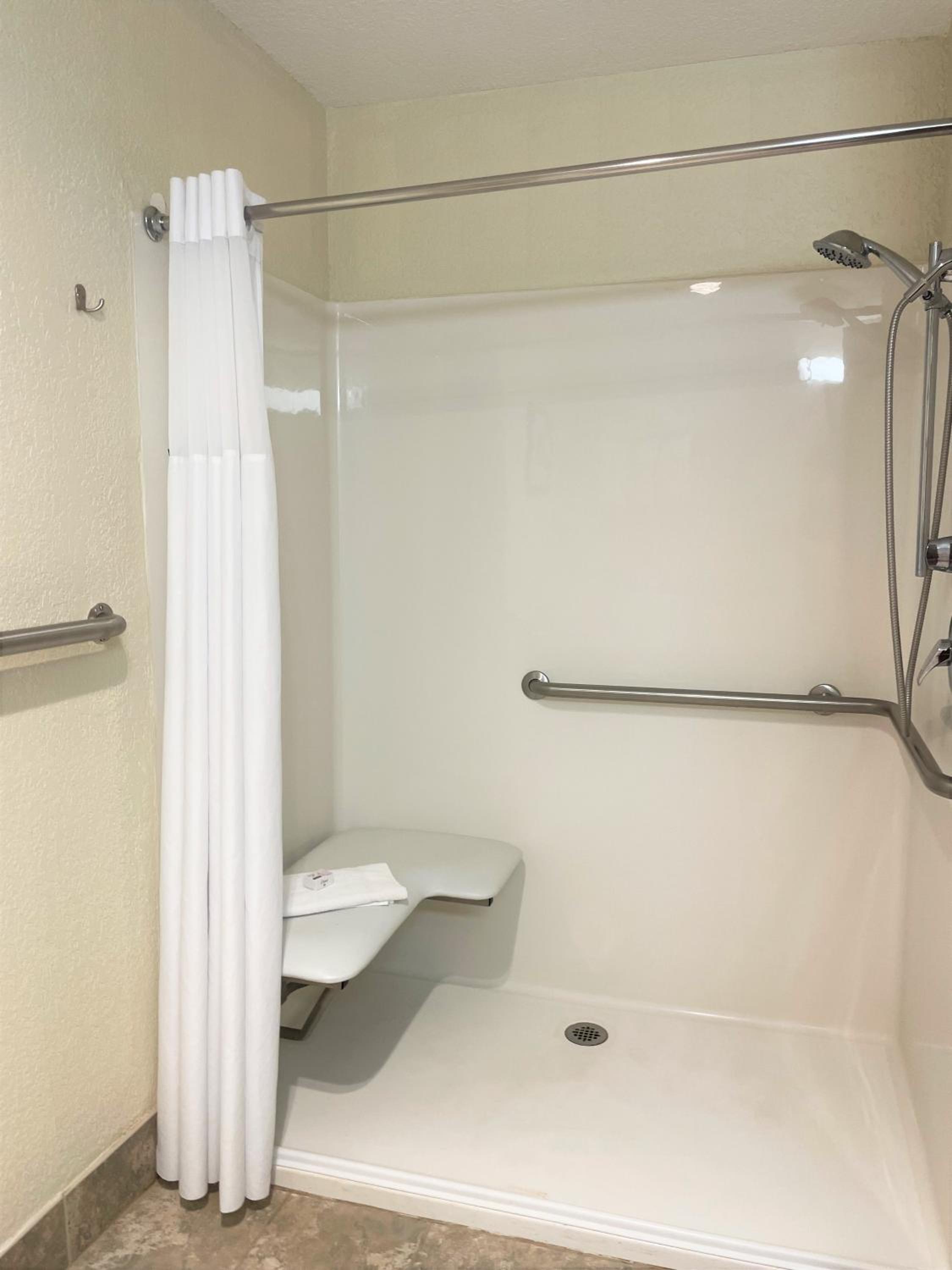 King Room - Mobility Access/Non-Smoking - Photo 3