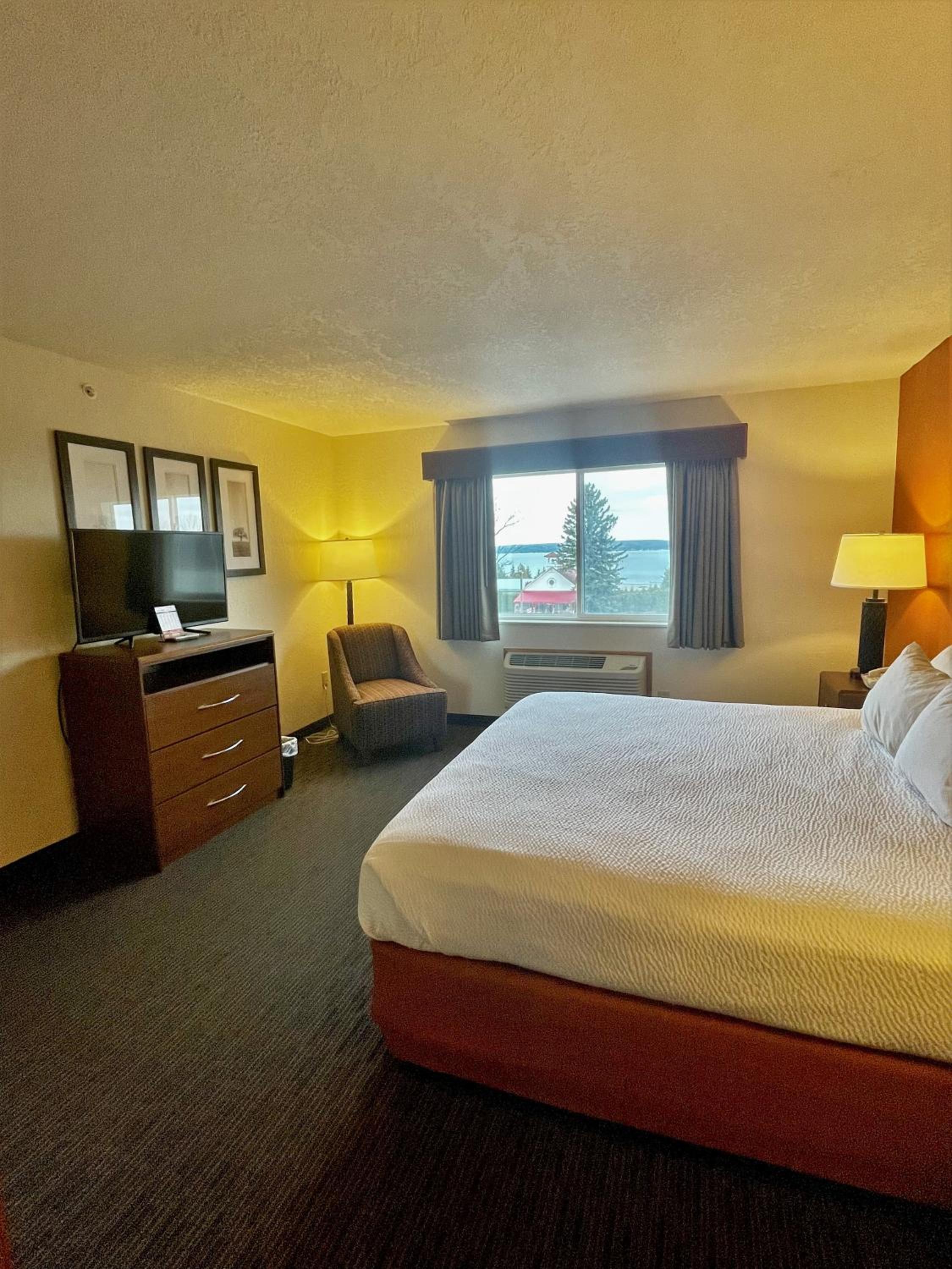 King Suite - Non-Smoking - Photo 1