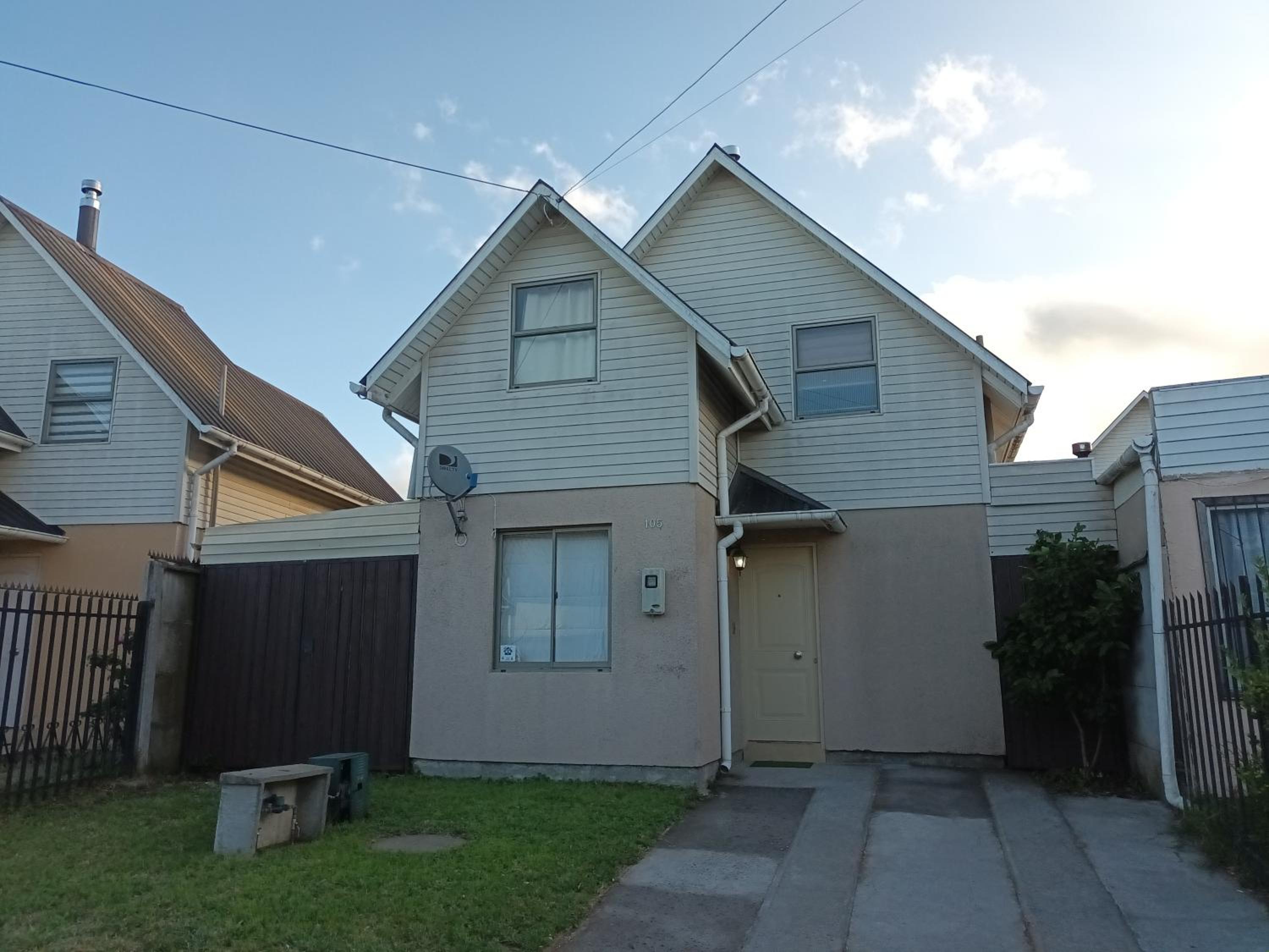 Three-Bedroom House photo 2