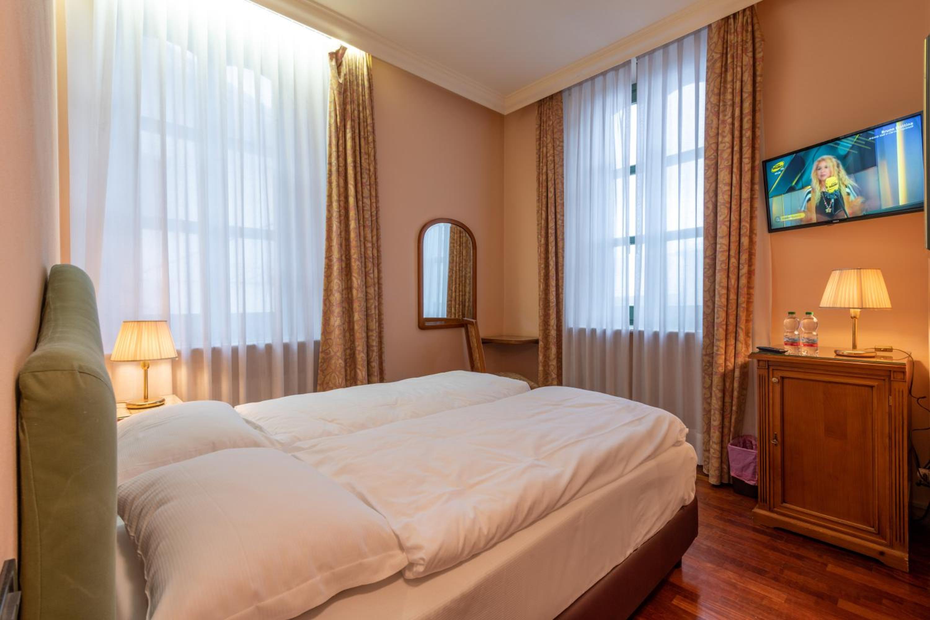 Double Room - Photo 7