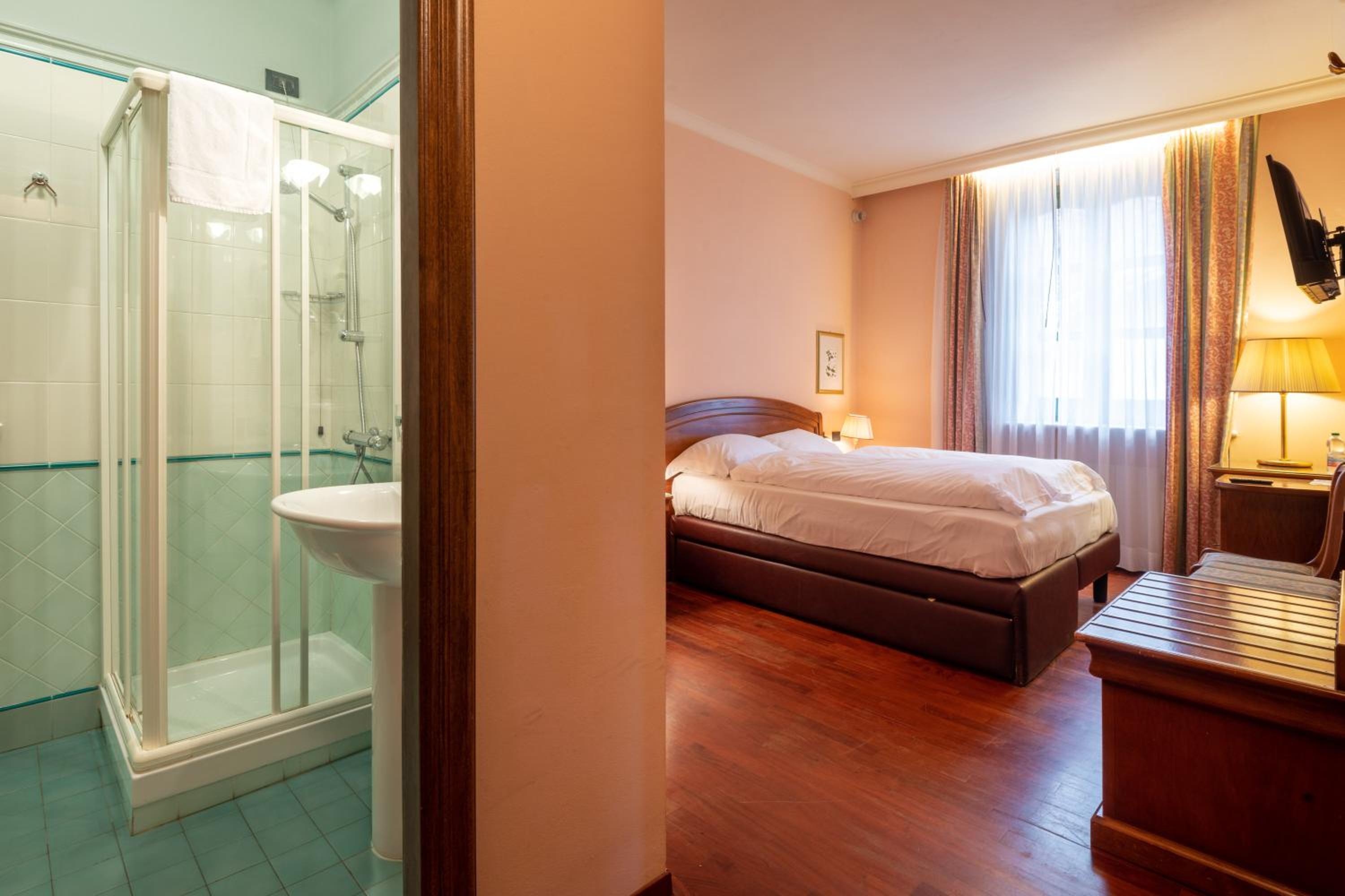 Double Room - Photo 6