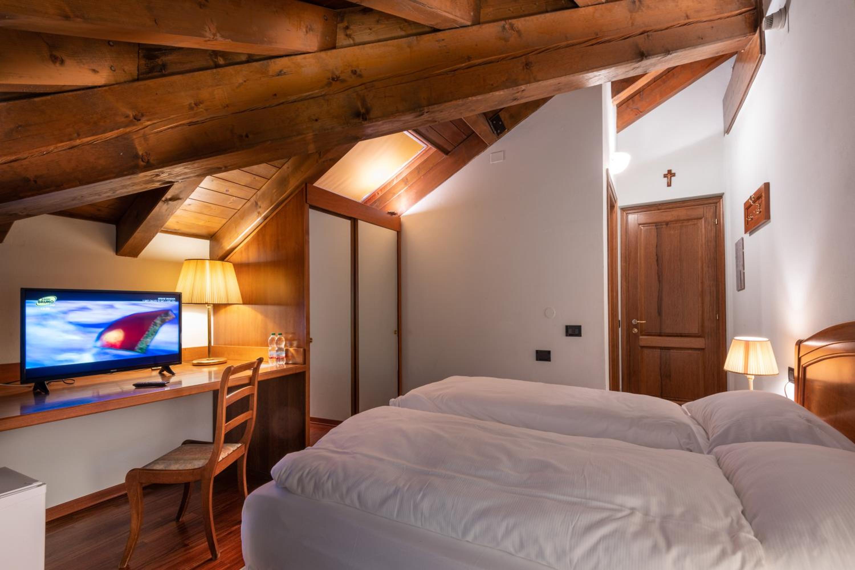 Double Room - Photo 12