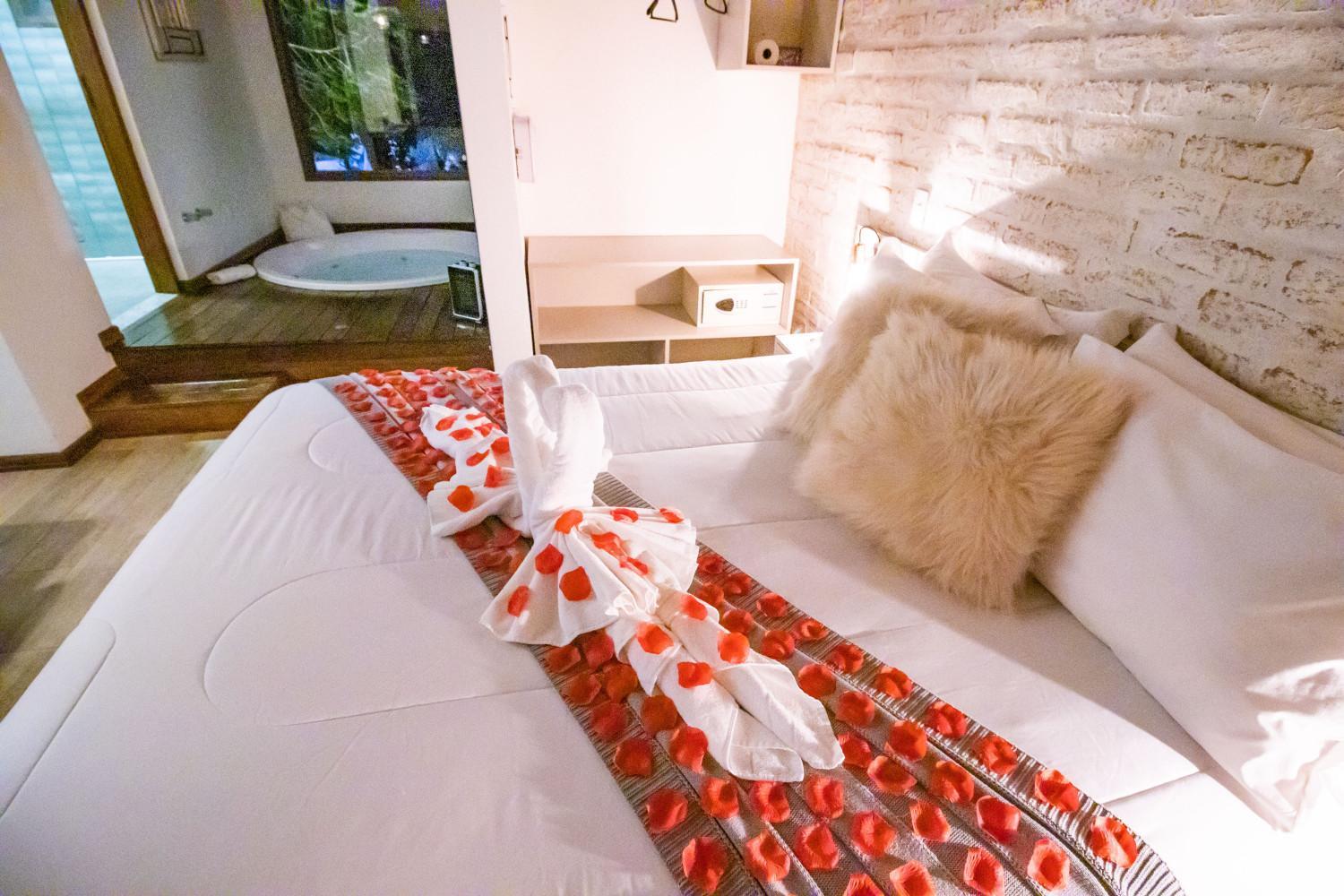 Super Luxury Chalet with Spa Bath and Private Balcony photo 3