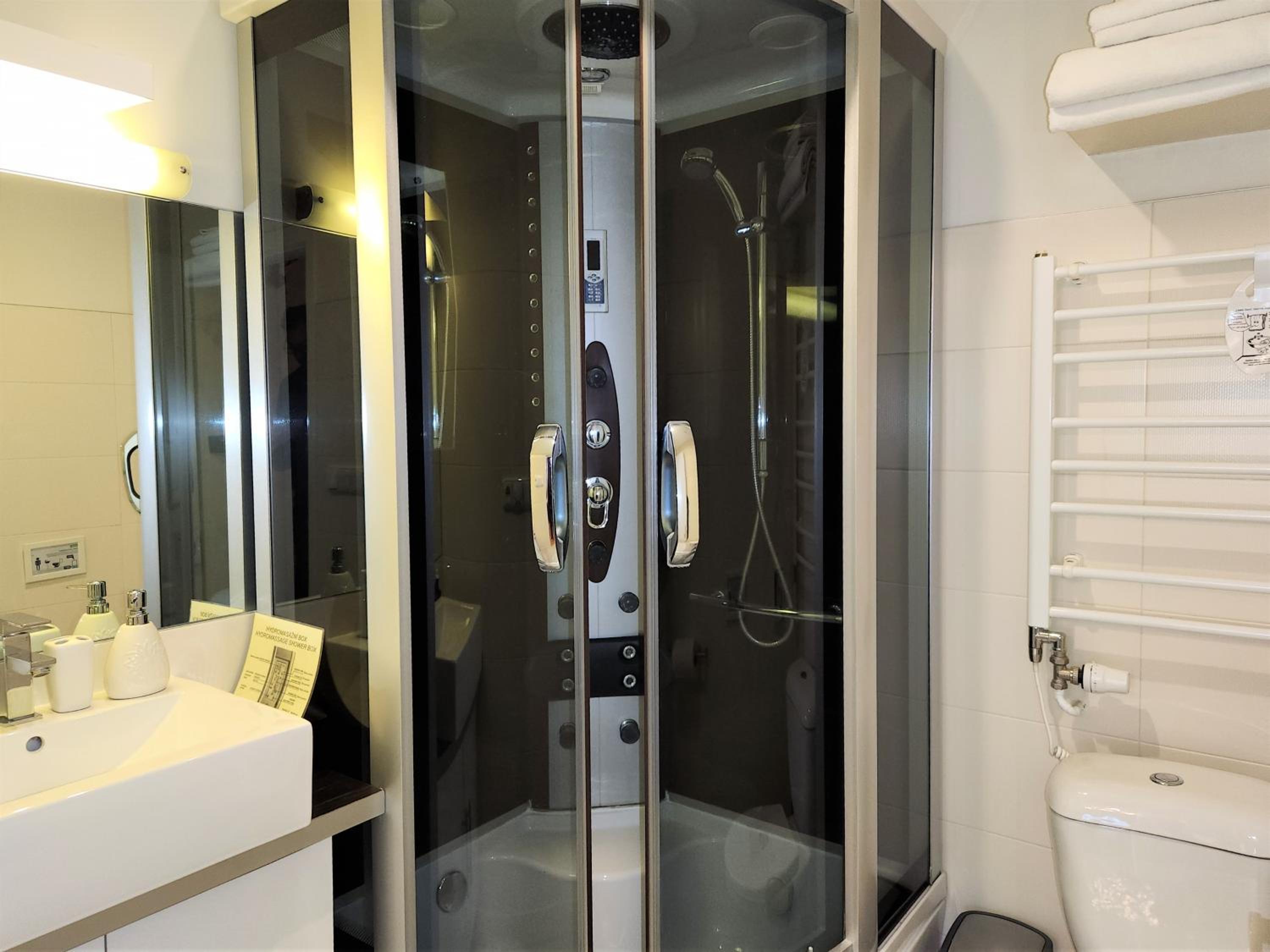 Large Double Room with Double Bed