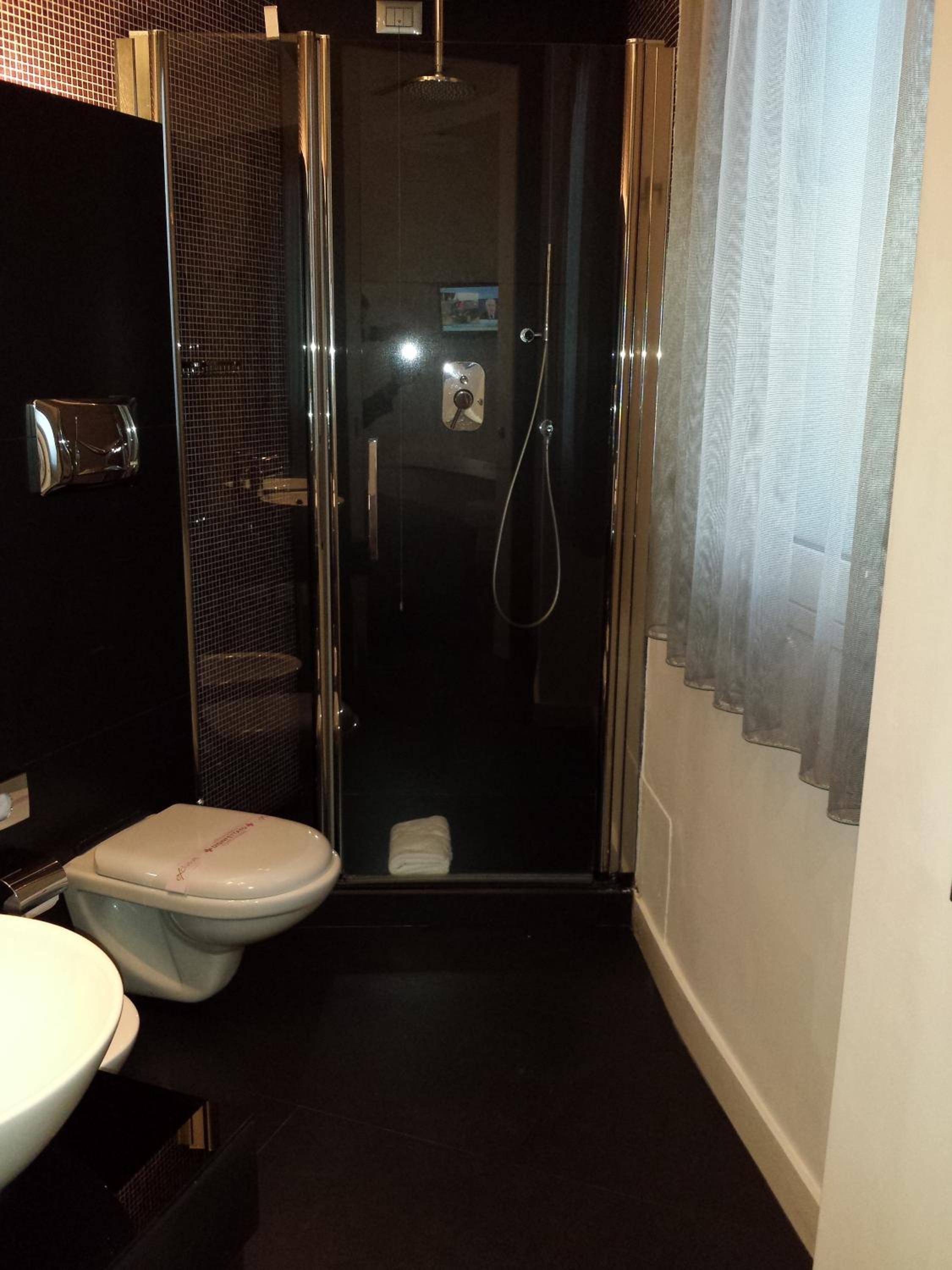 Double Room - Photo 11