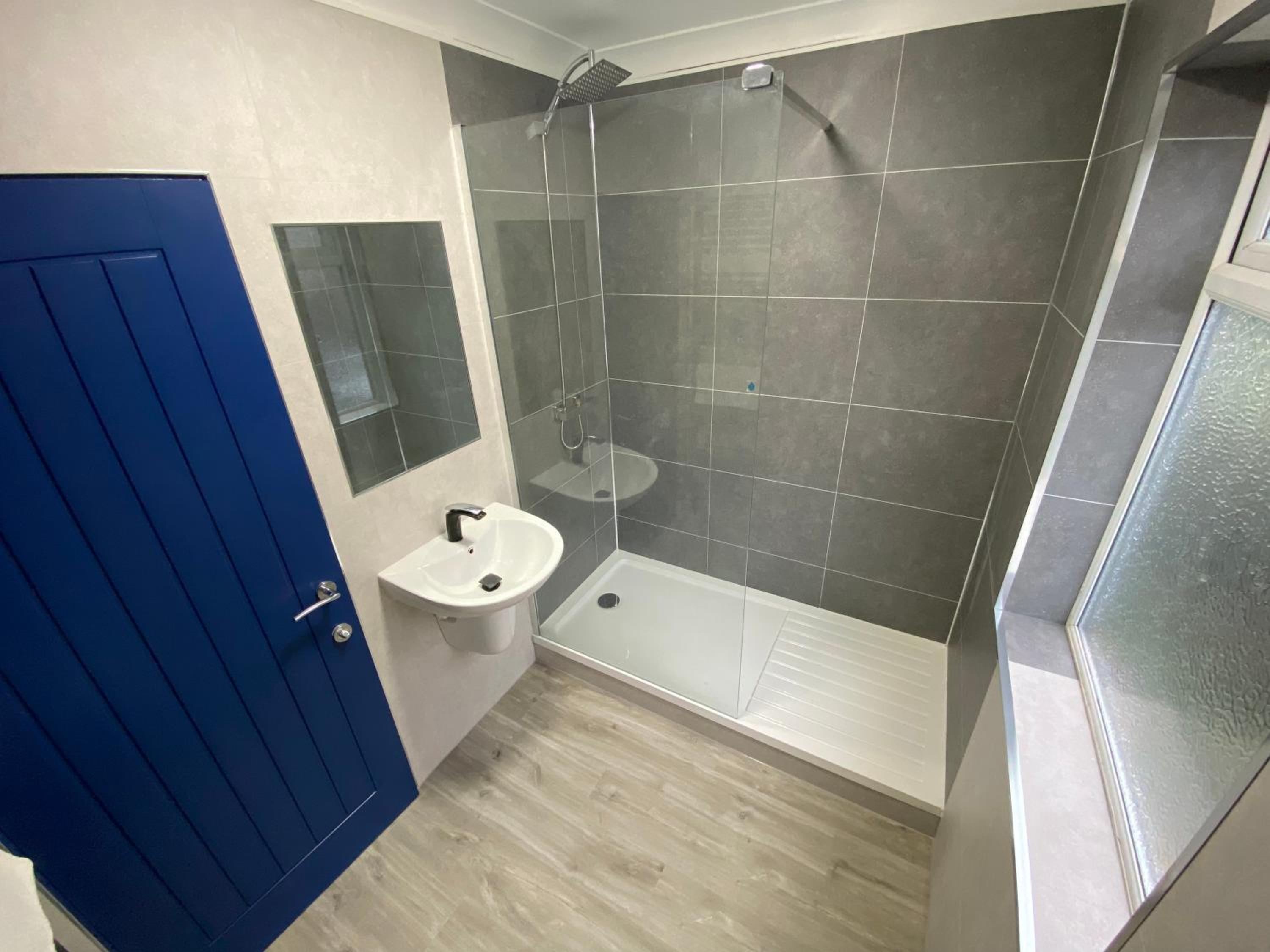Three-Bedroom Apartment - Photo 4