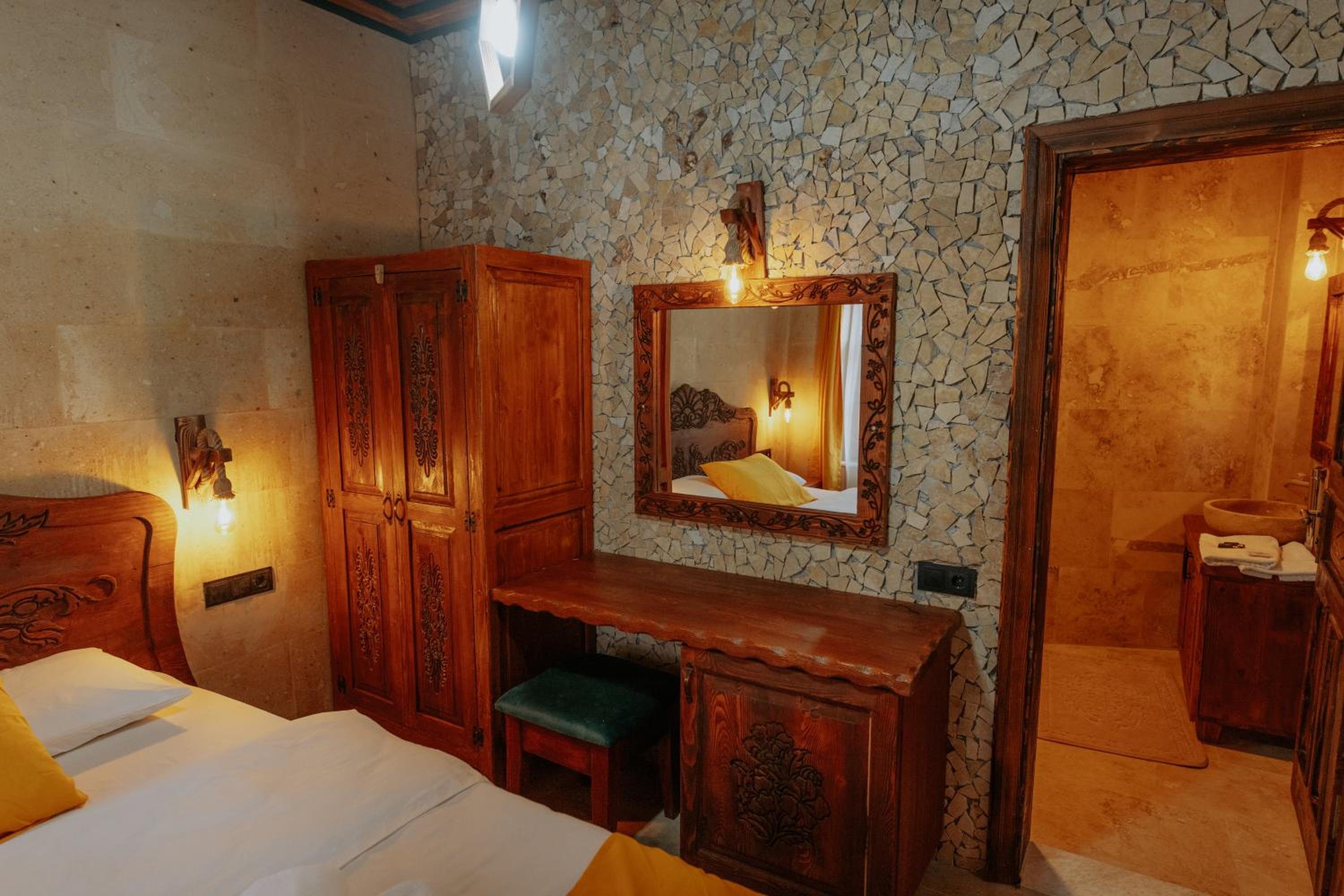 Standard Double Room - Photo 19