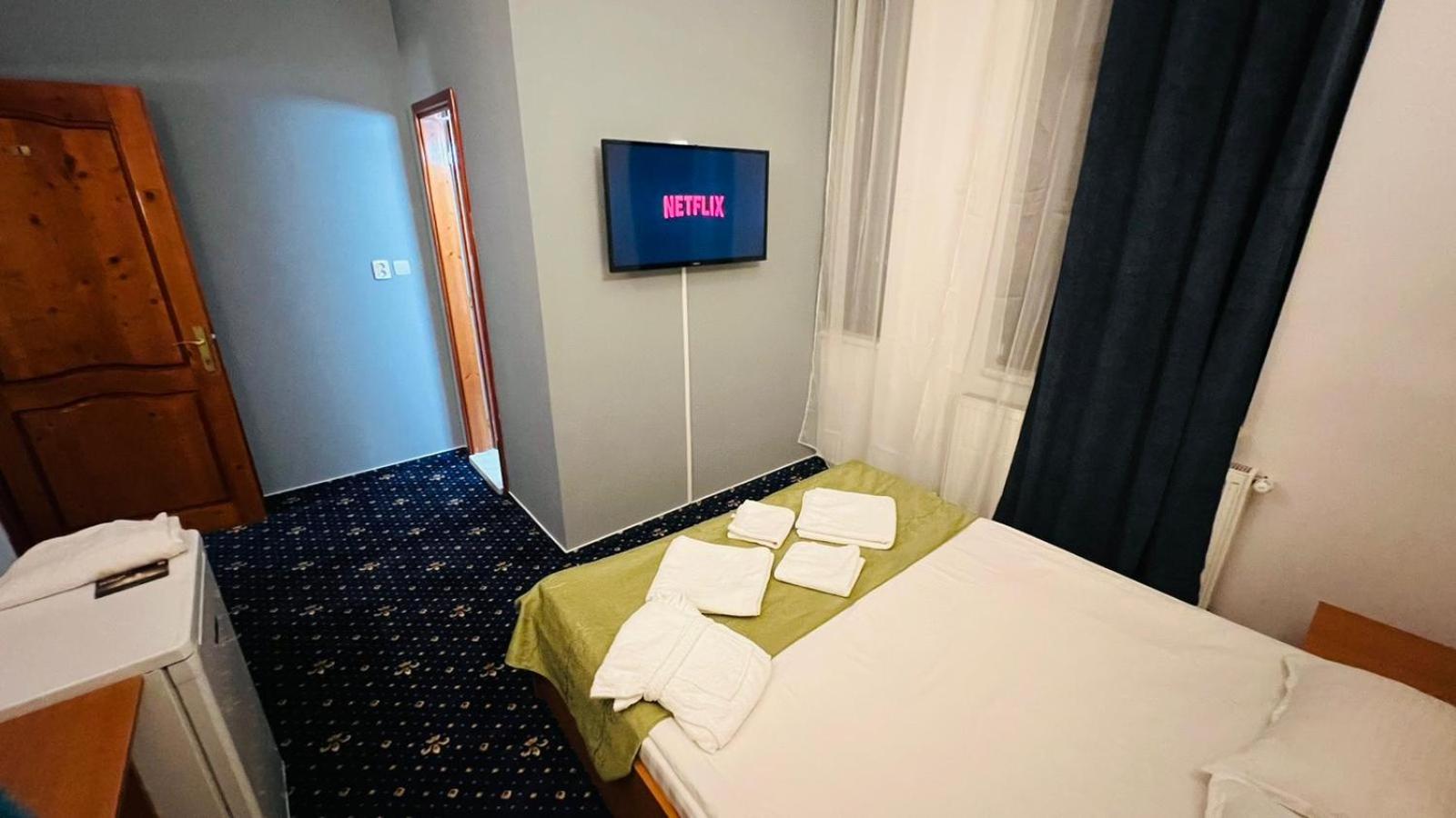 Double Room - Photo 3