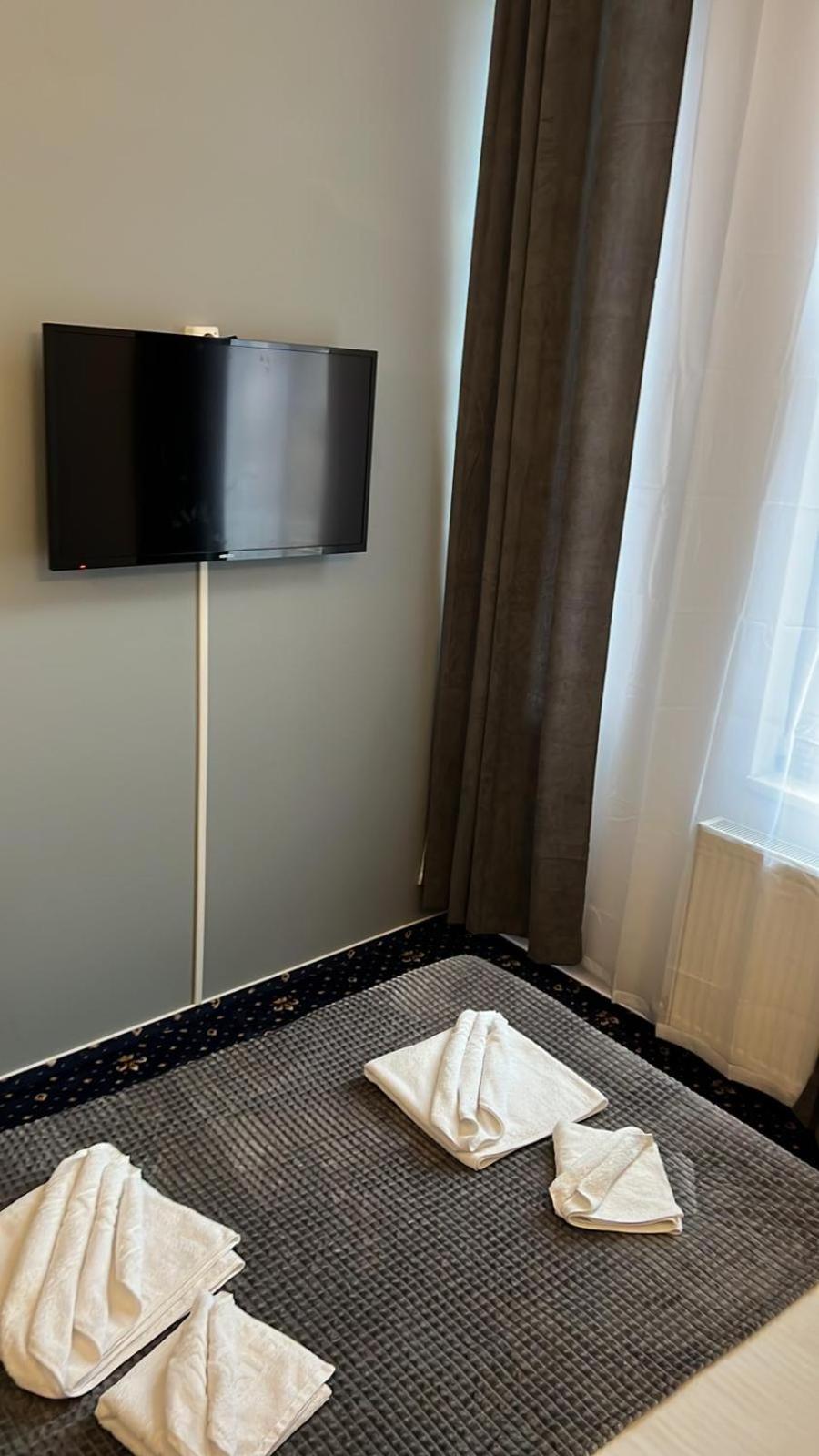 Double Room - Photo 6