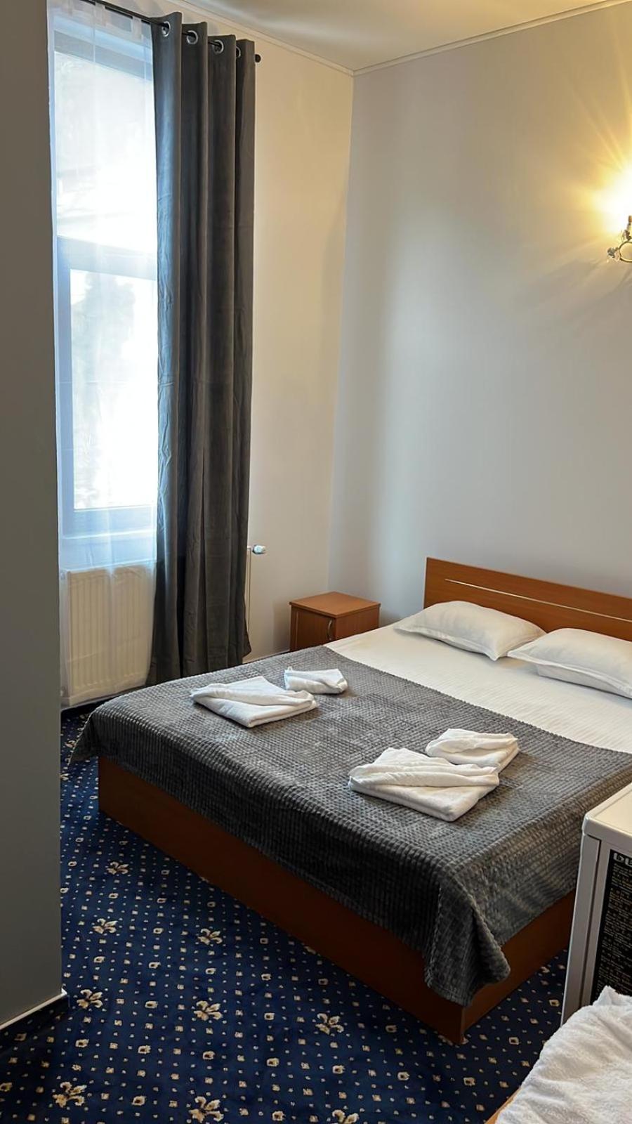 Double Room - Photo 5