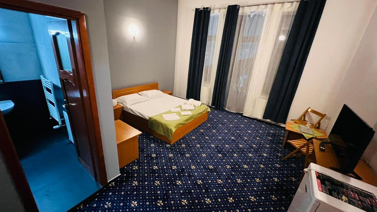 Double Room - Photo 1