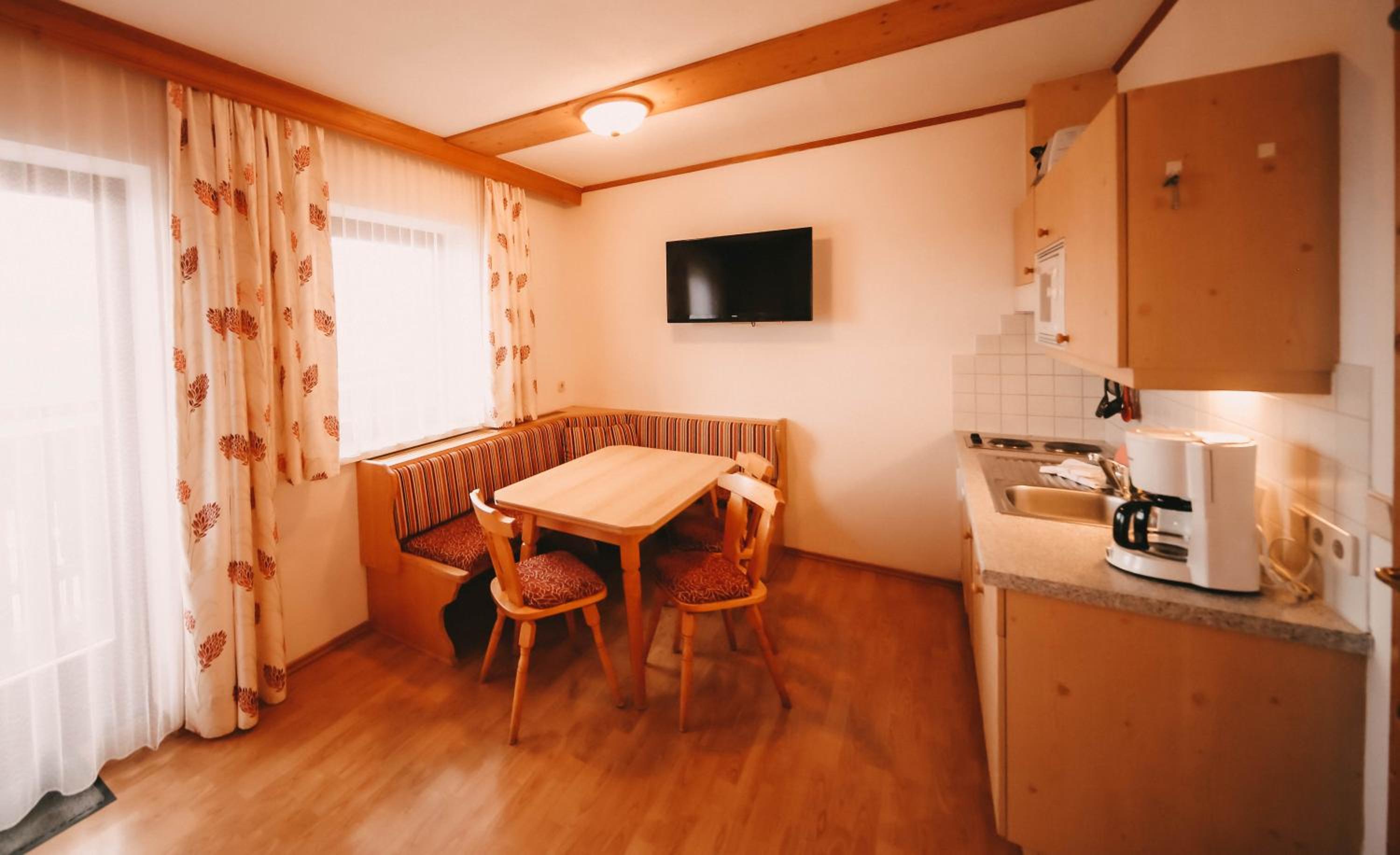 Two-Bedroom Apartment with Balcony photo 2