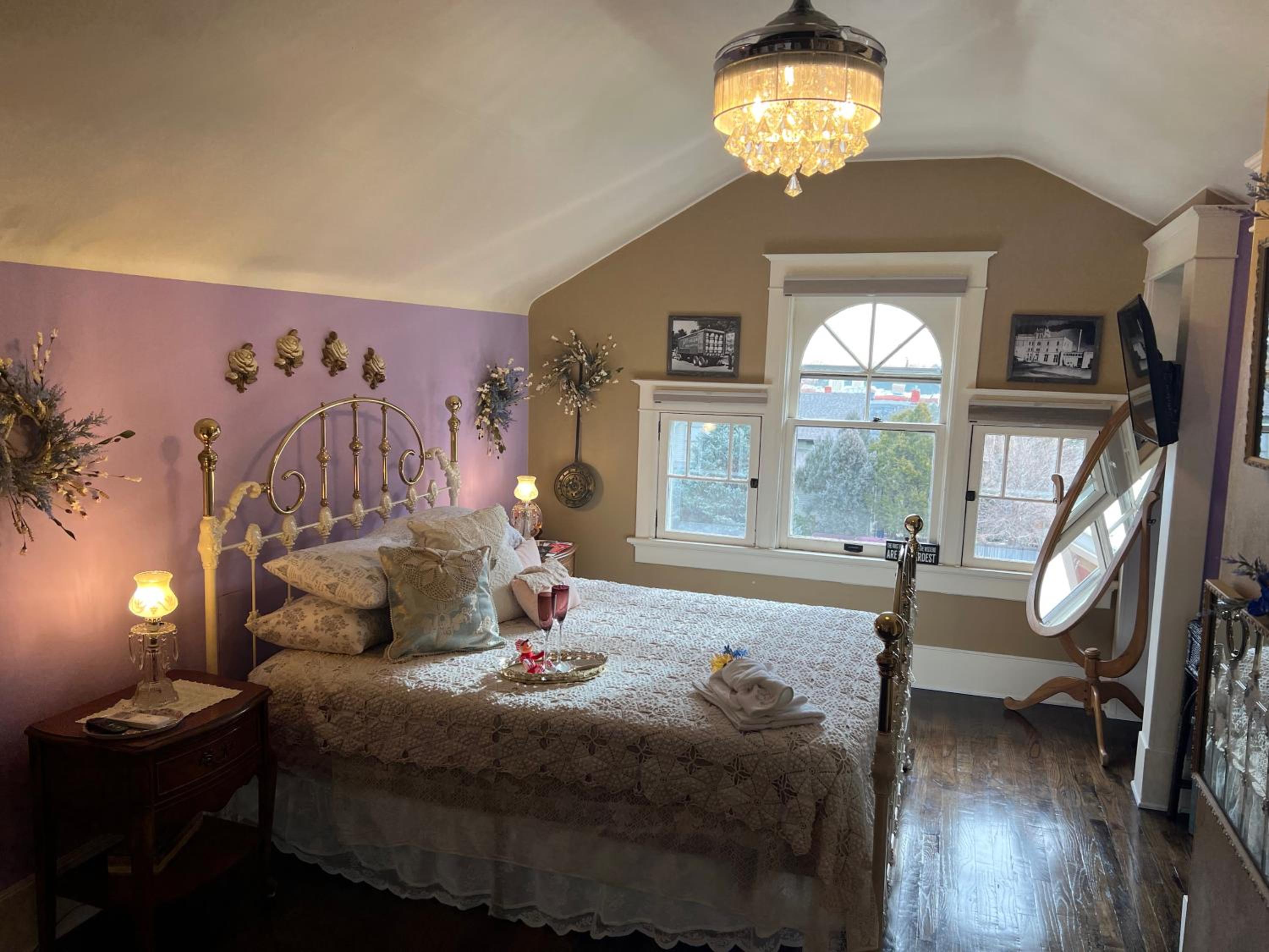 Queen Suite - Photo 1