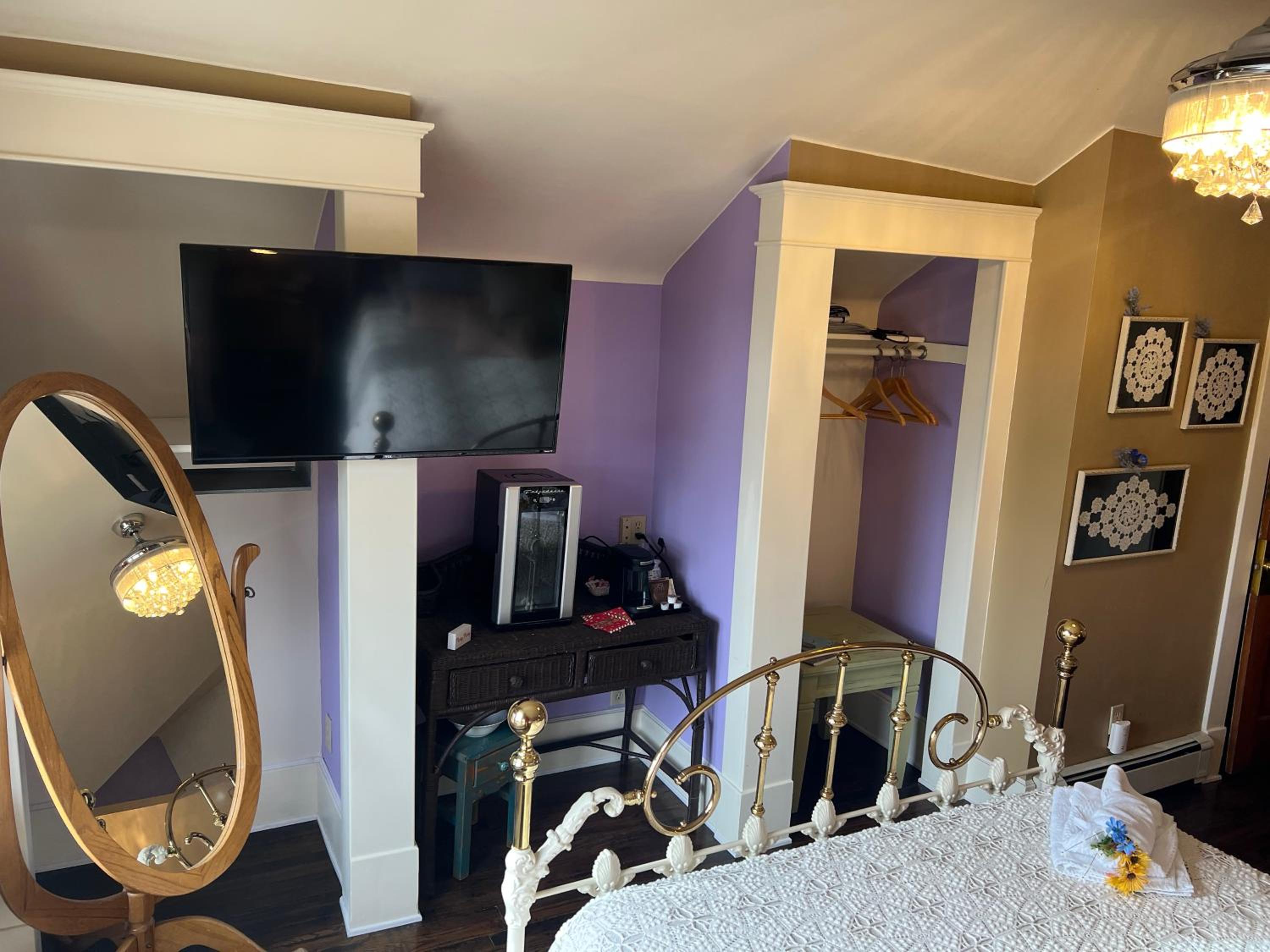 Queen Suite - Photo 7