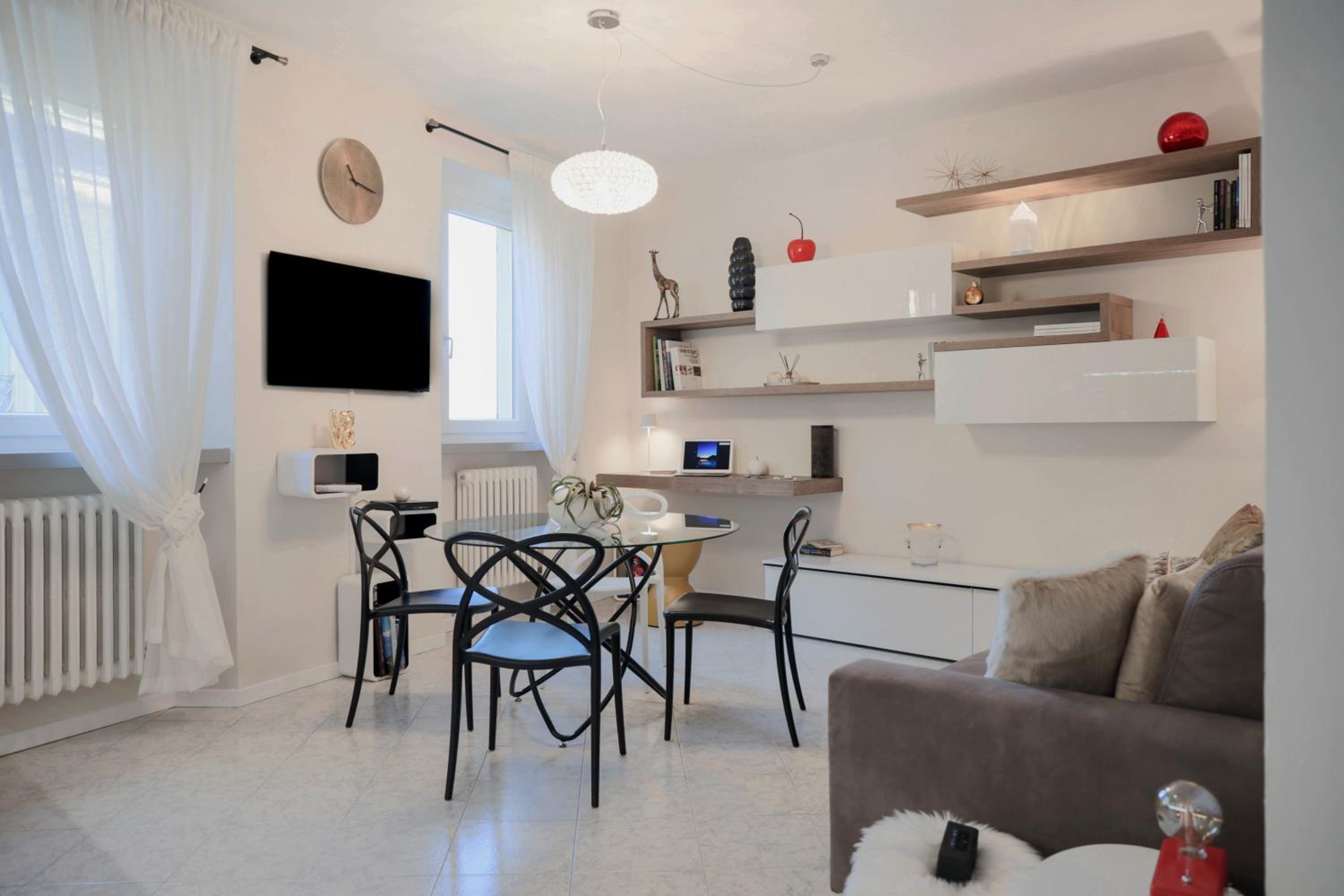 Apartment with Lake View
