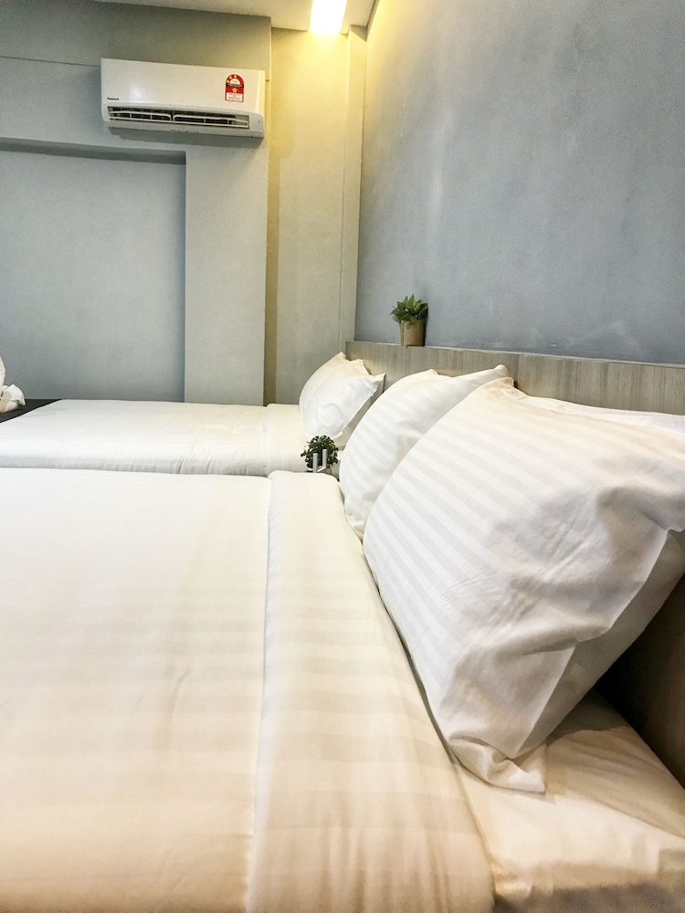 Suite (Kimal, Upper Floor) photo 2
