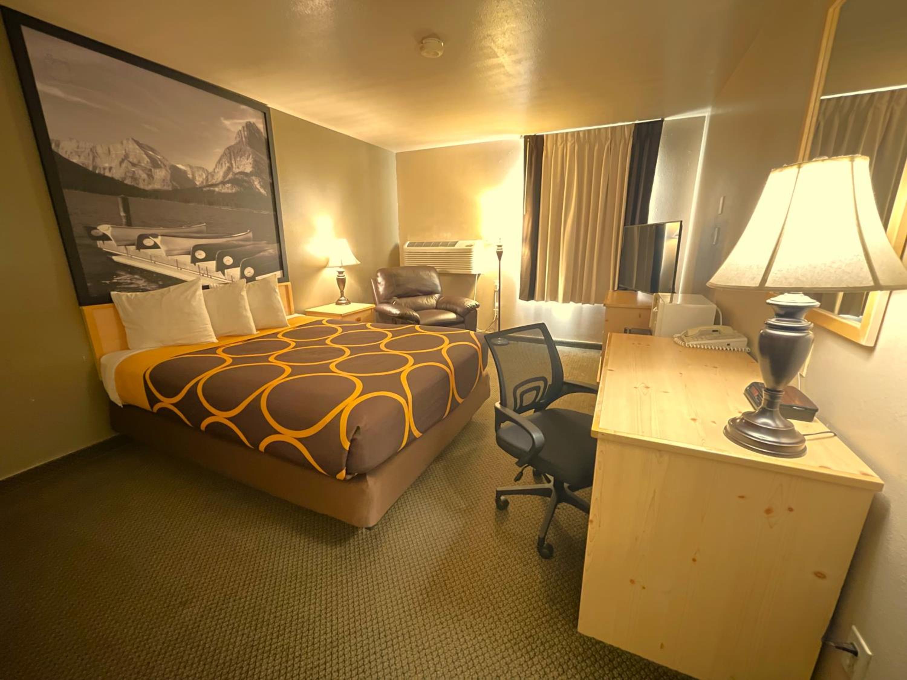 Queen Room - Non-Smoking - Photo 9
