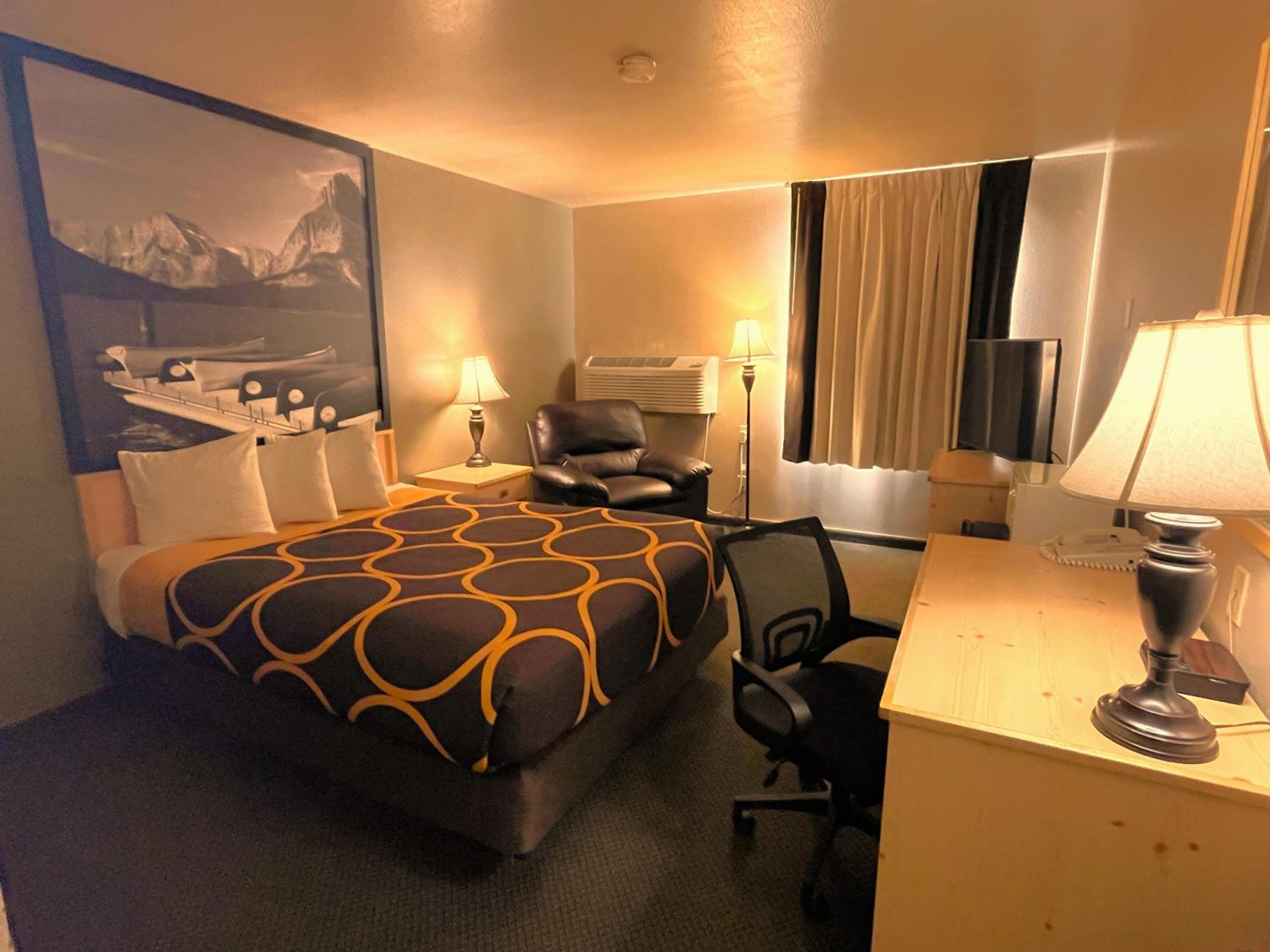 Queen Room - Non-Smoking - Photo 8