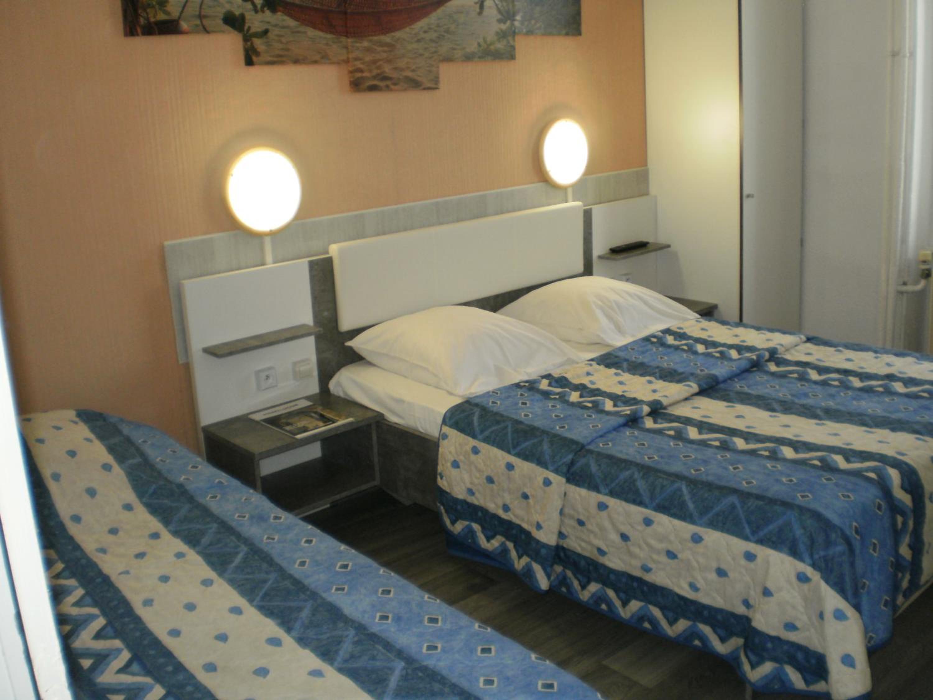 Family Room (2 Adults + 4 Children)