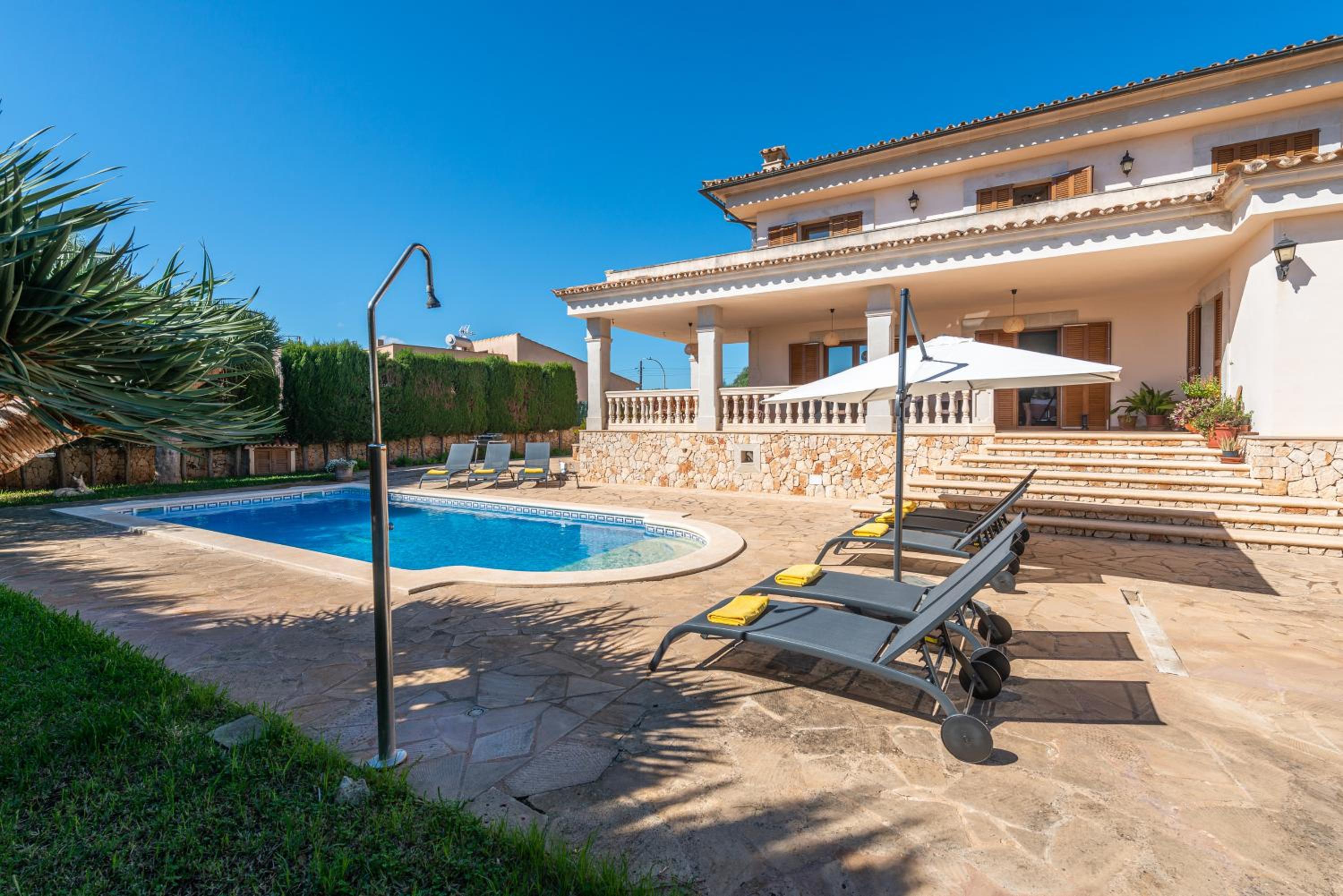 Villa photo 2