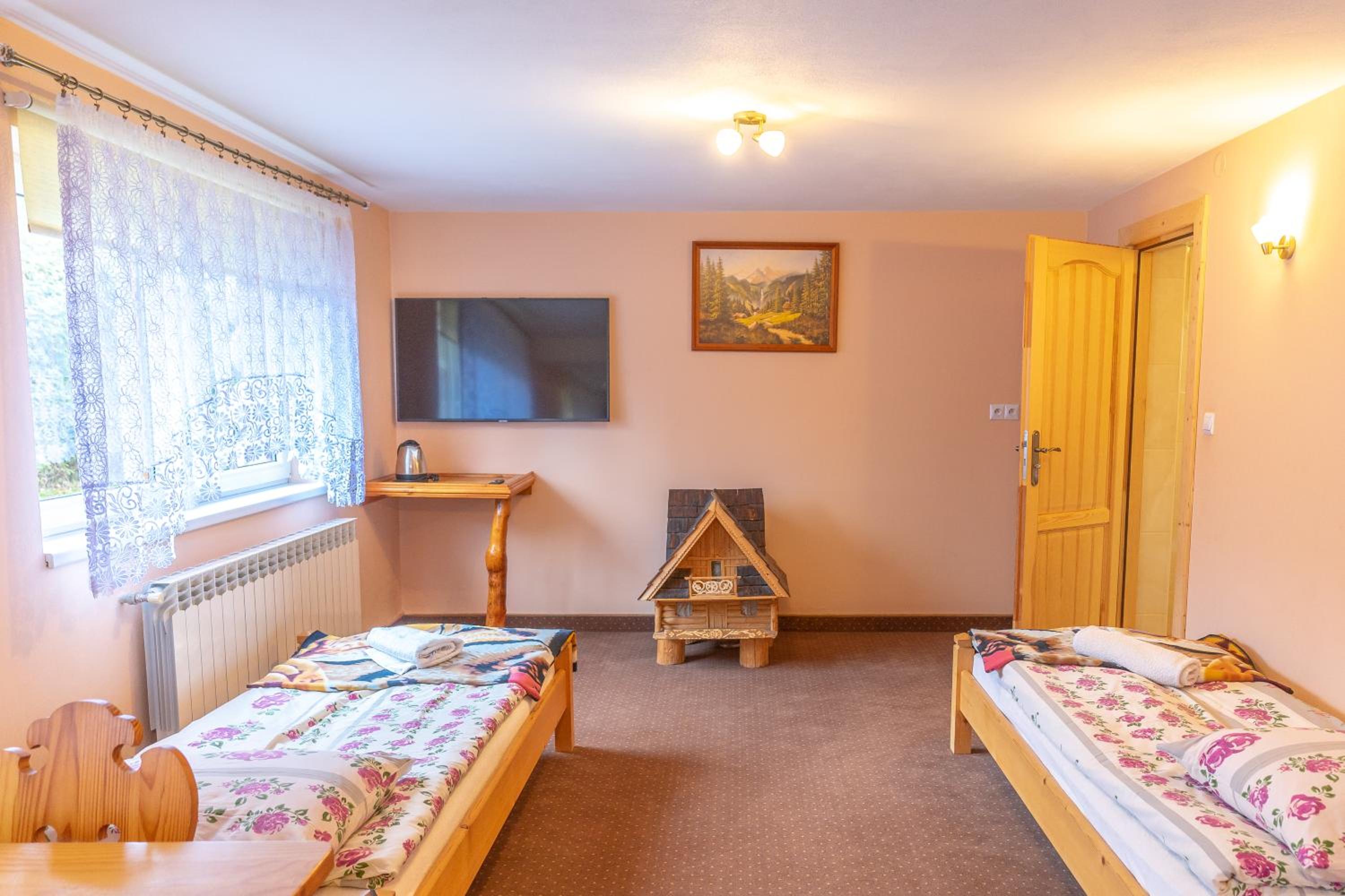 Economy Quadruple Room photo 2