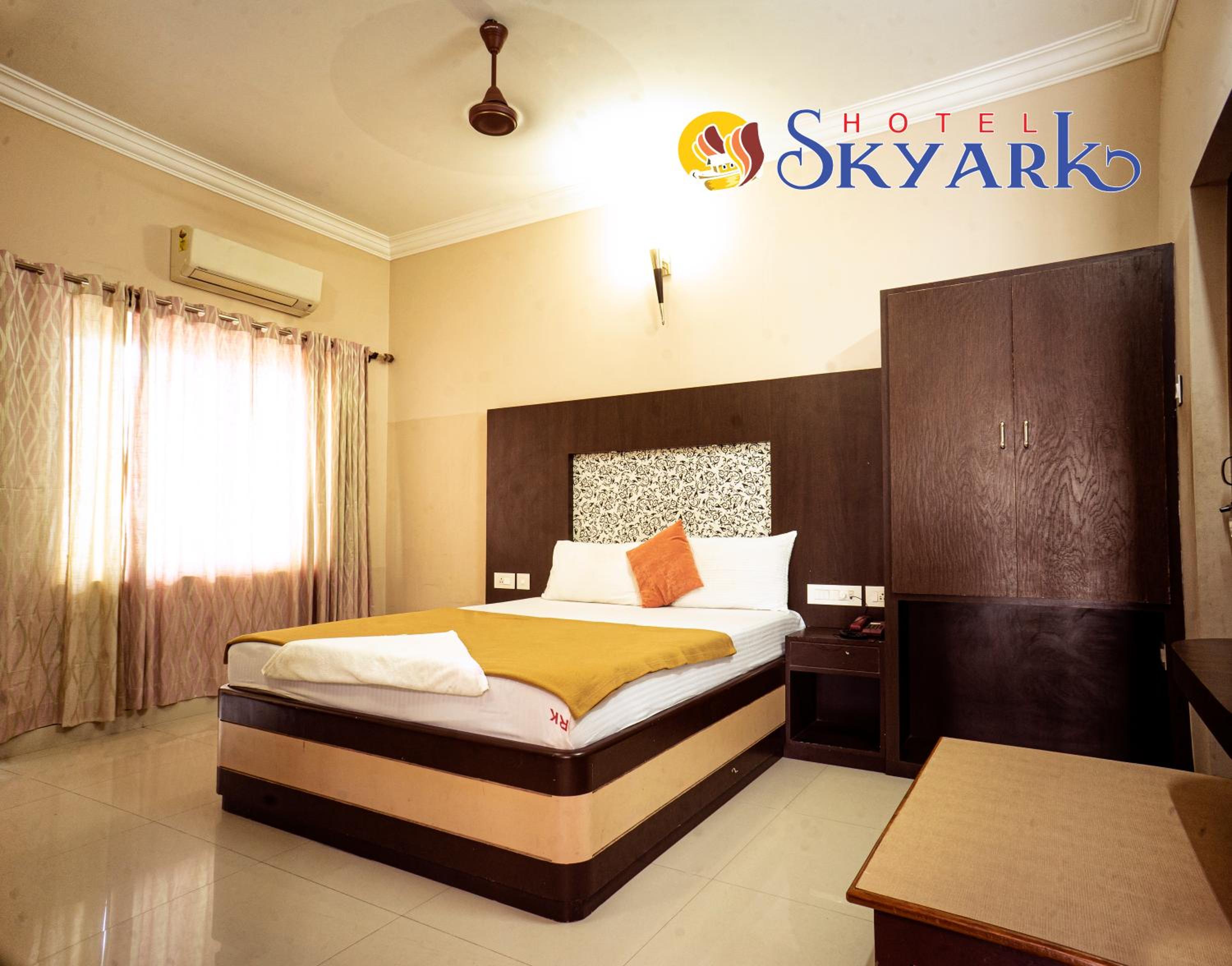 Deluxe Double Room with Balcony - Photo 2