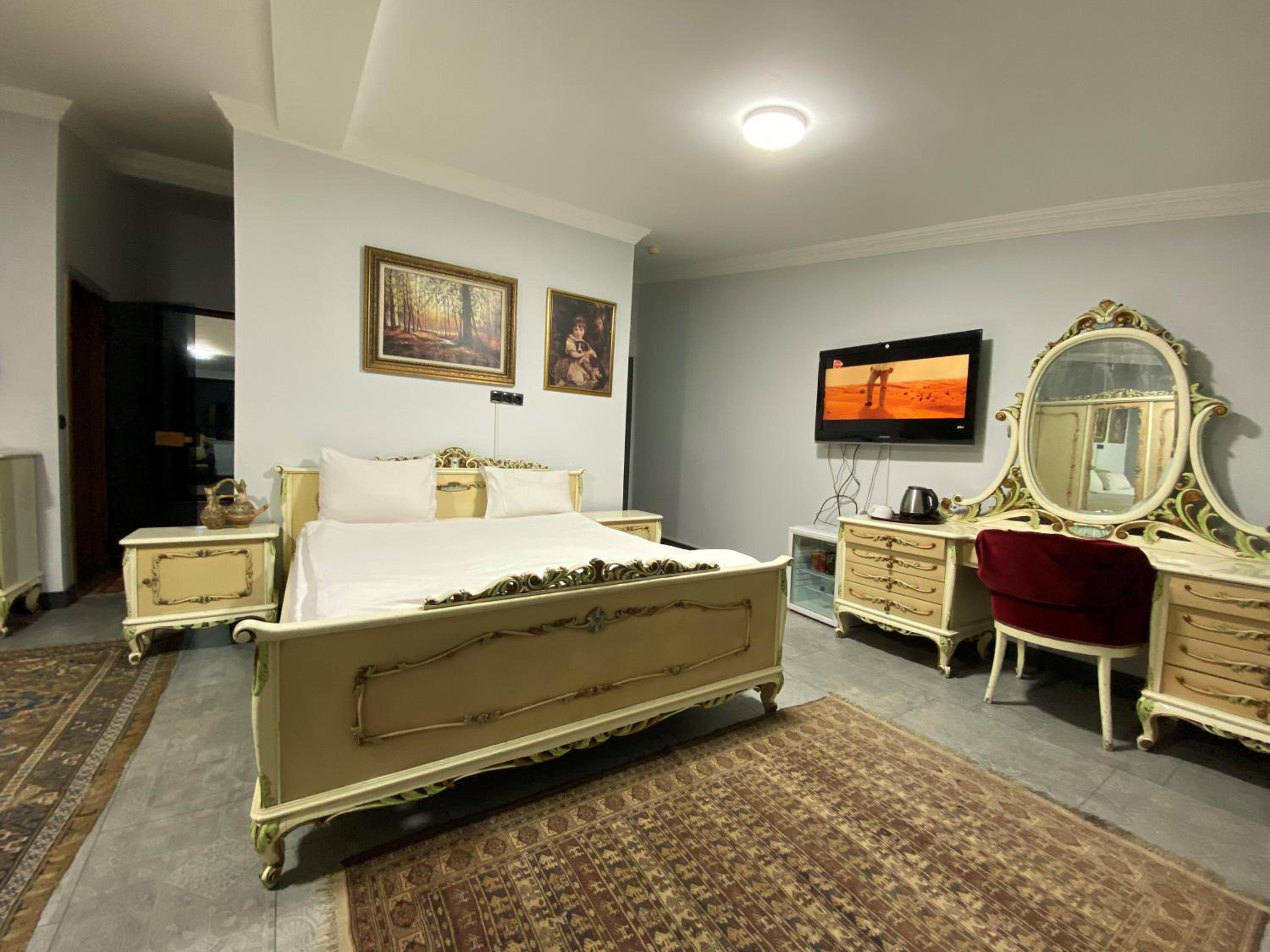 Deluxe King Suite