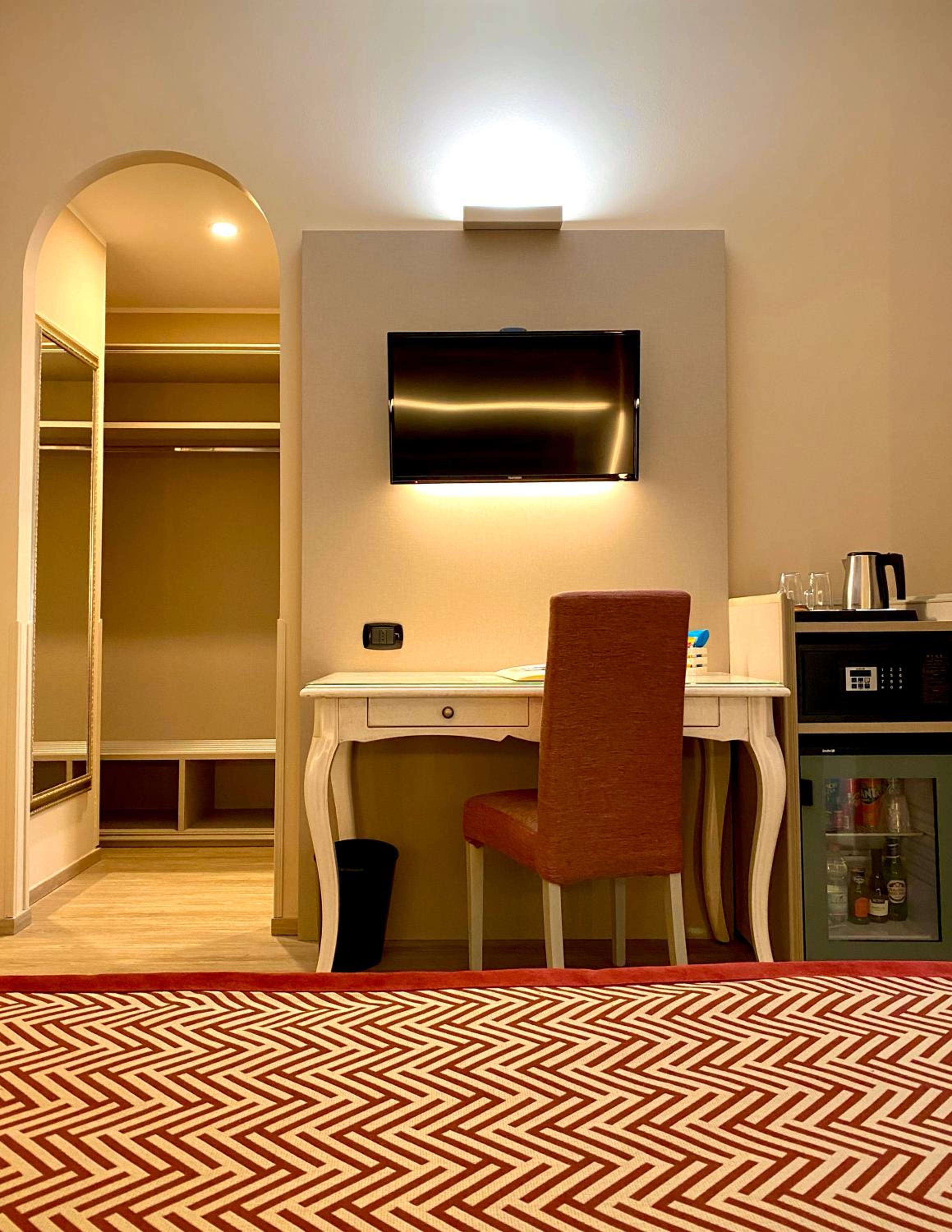 Twin Room - Photo 2