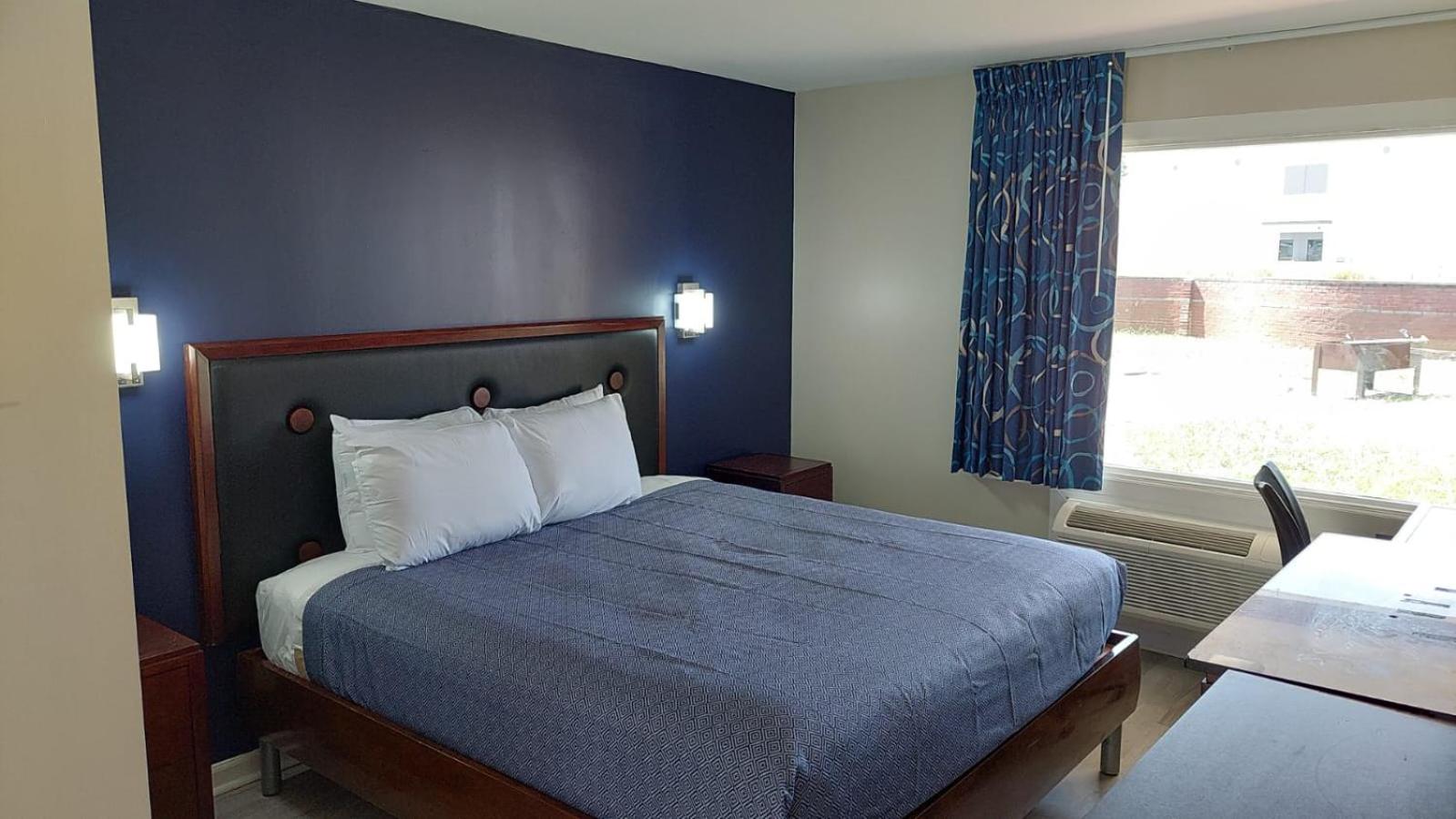 Deluxe King Room photo 1