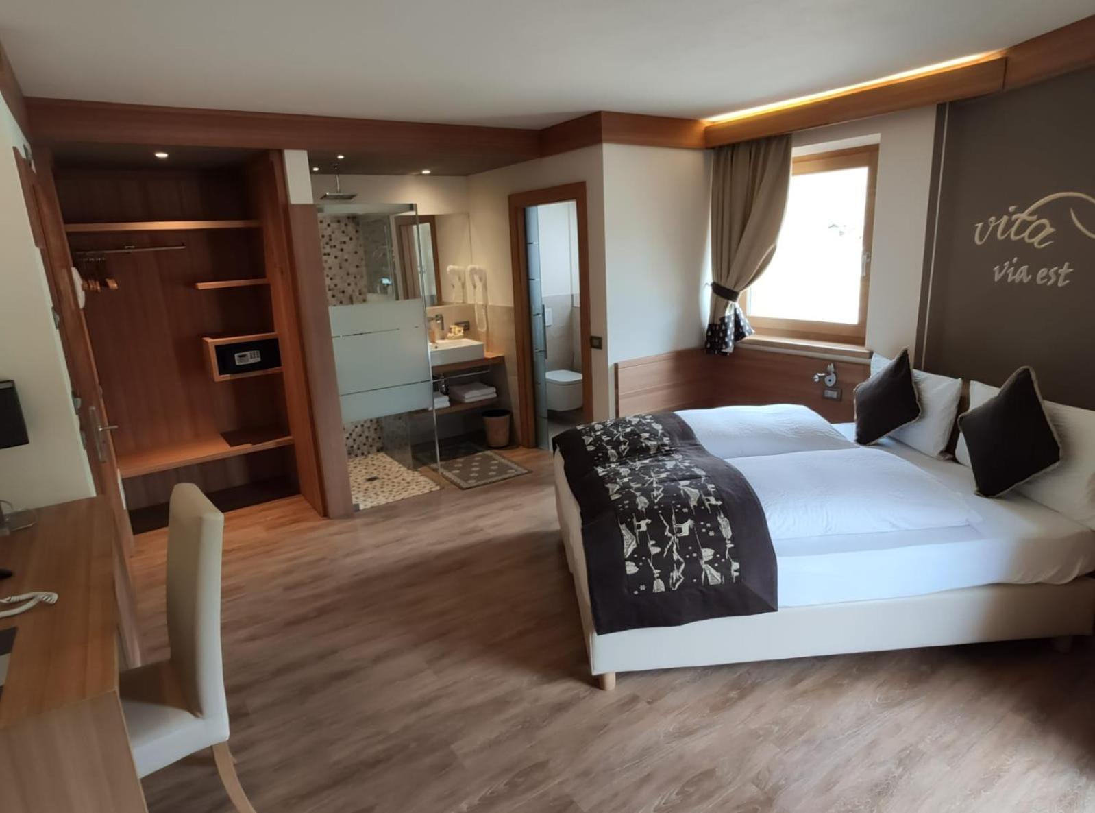 Large Double Room photo 1