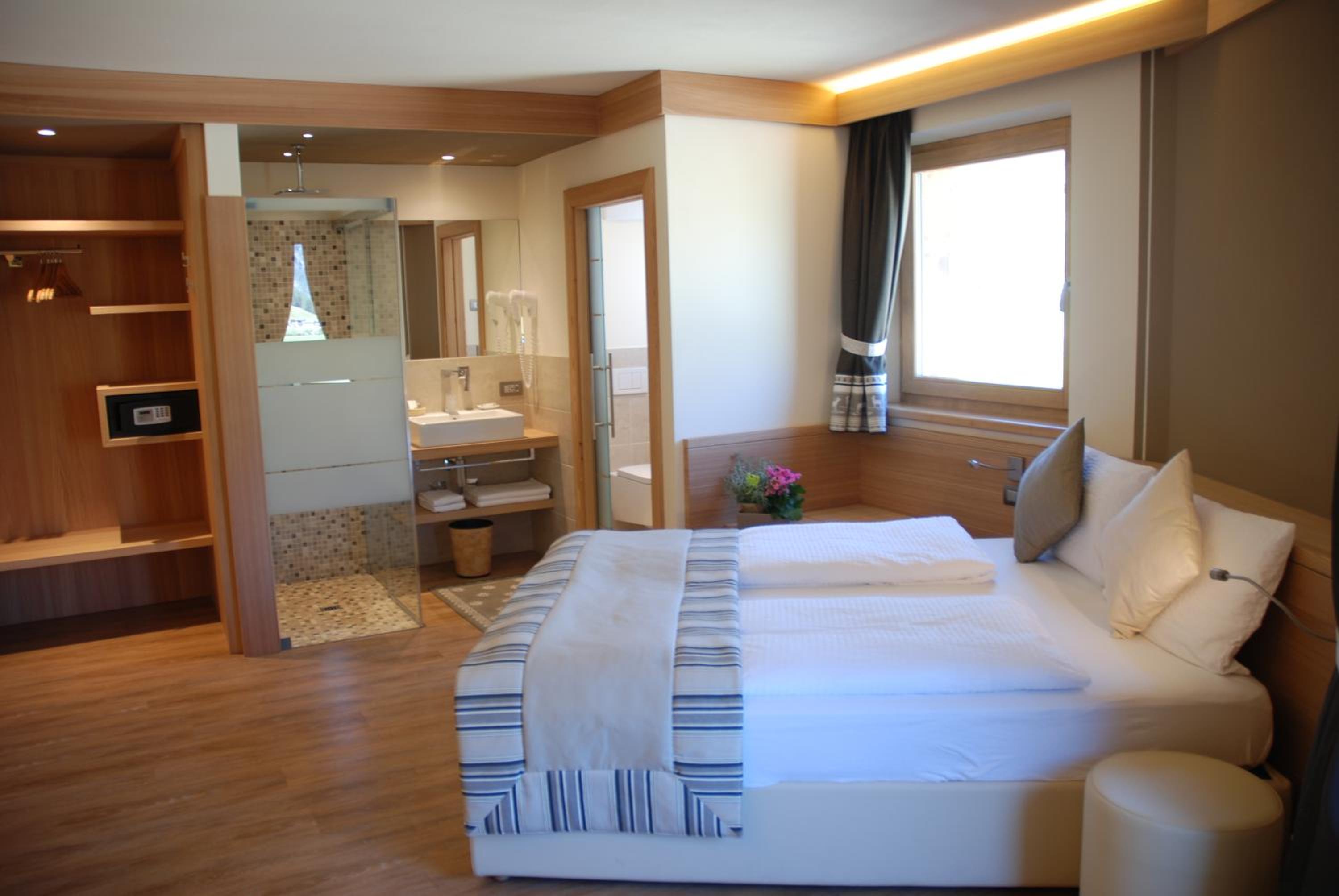 Large Double Room photo 3