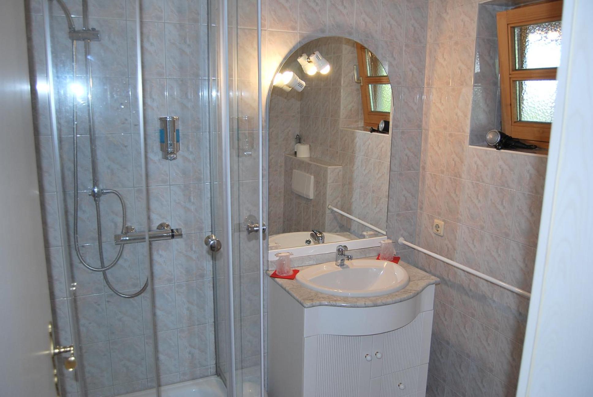 Double Room with Balcony - Photo 6