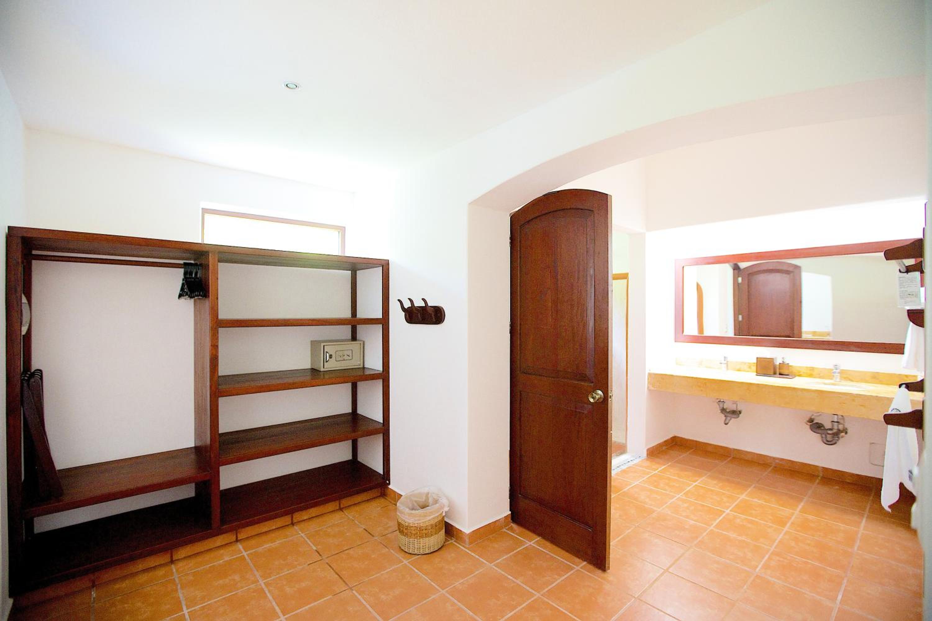 Suite with Garden View - Photo 3