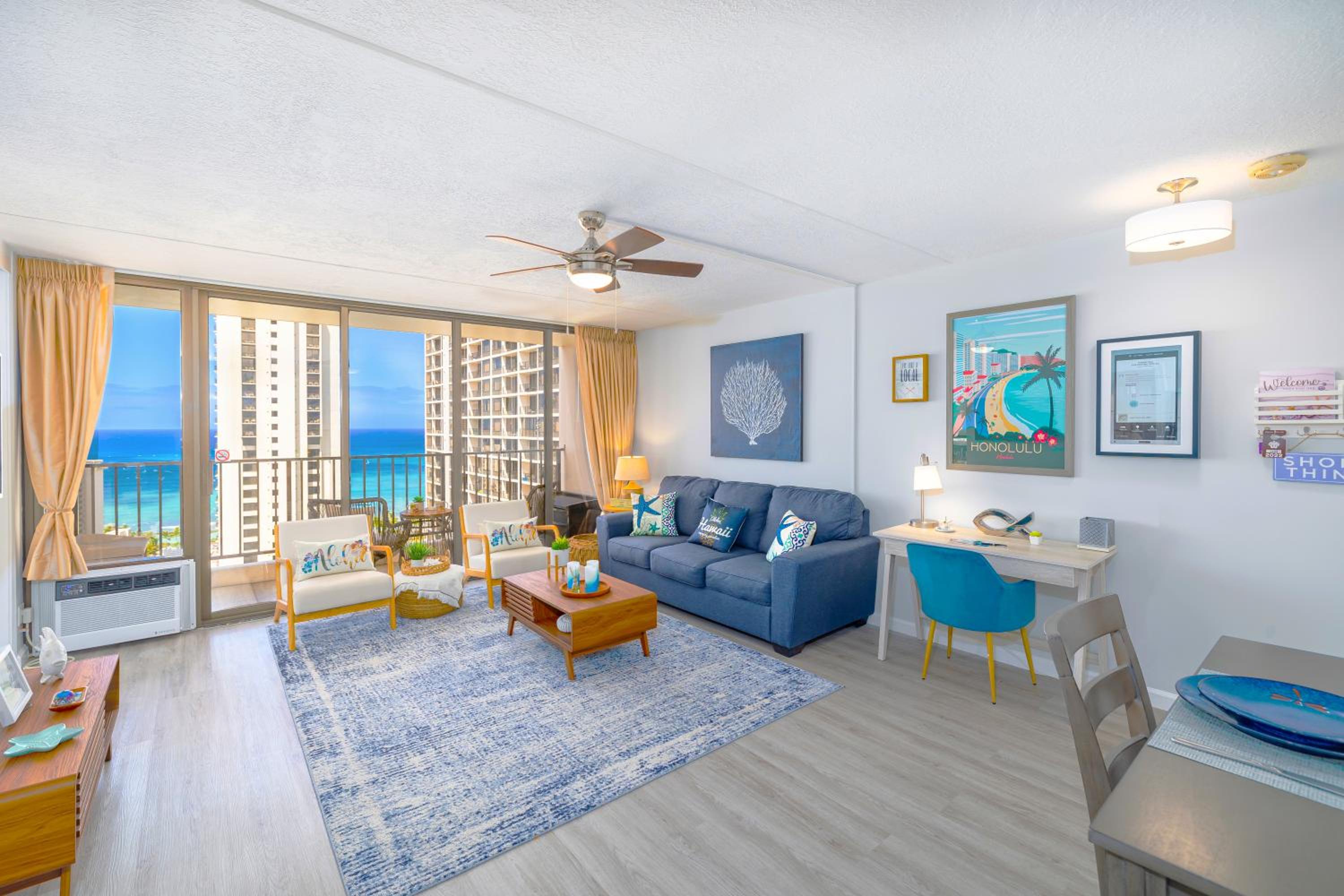 Waikiki Banyan condo with lanai & pool: Apartment with Sea View photo